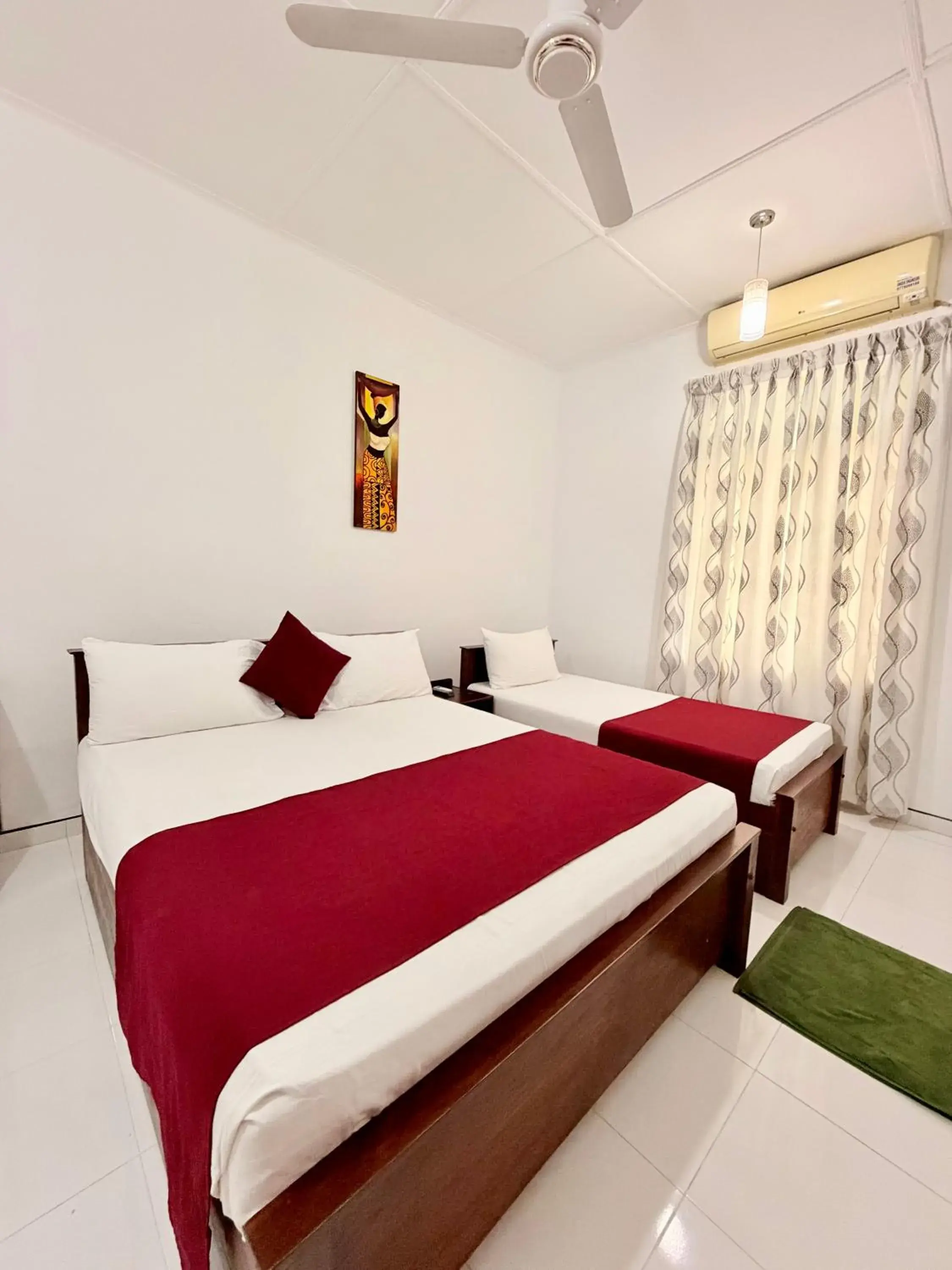 Comfort Triple Room in Bon Voyaage Tourist Inn Comfort Triple Room in Bon Voyaage Tourist Inn