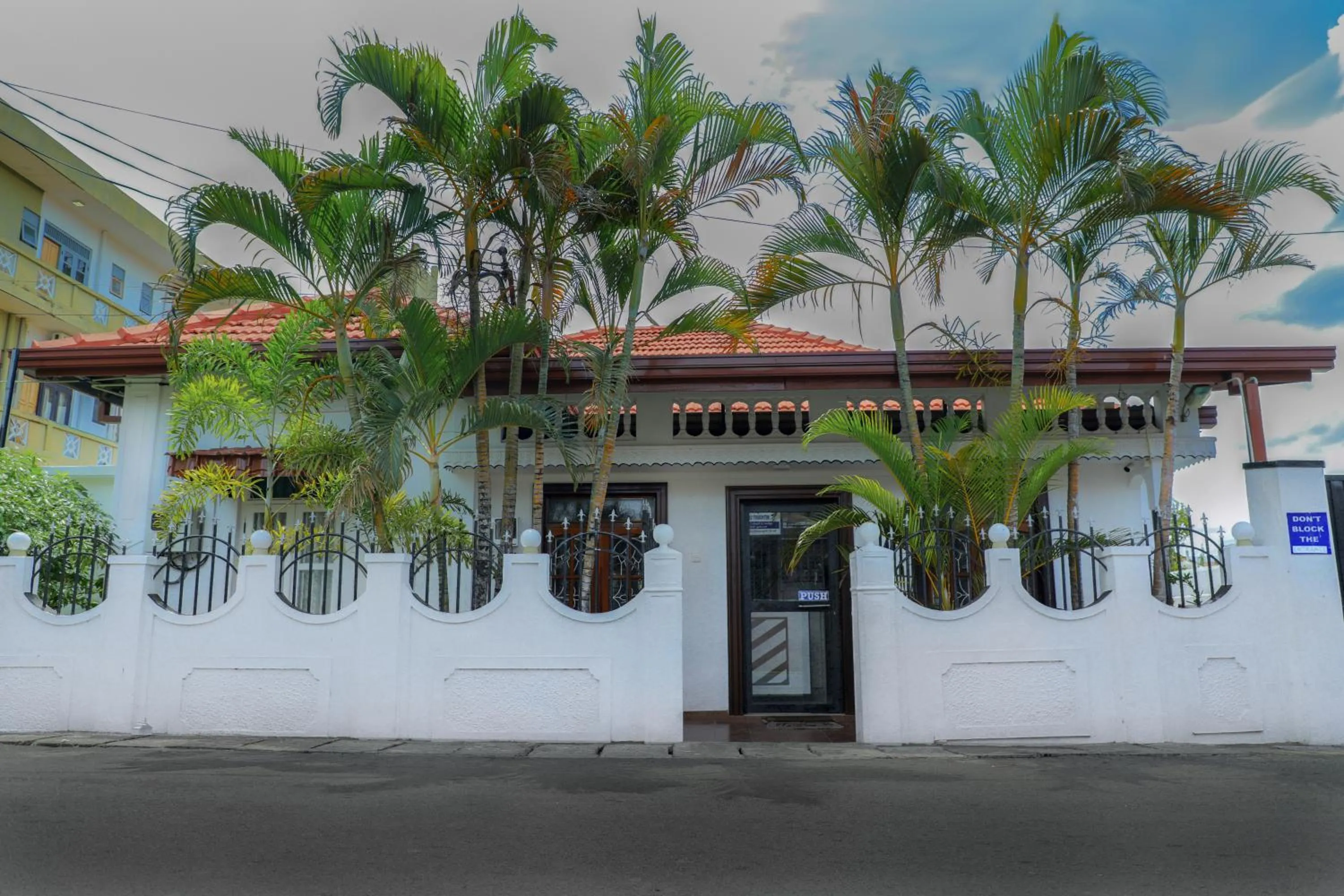 Property building in Bon Voyaage Tourist Inn