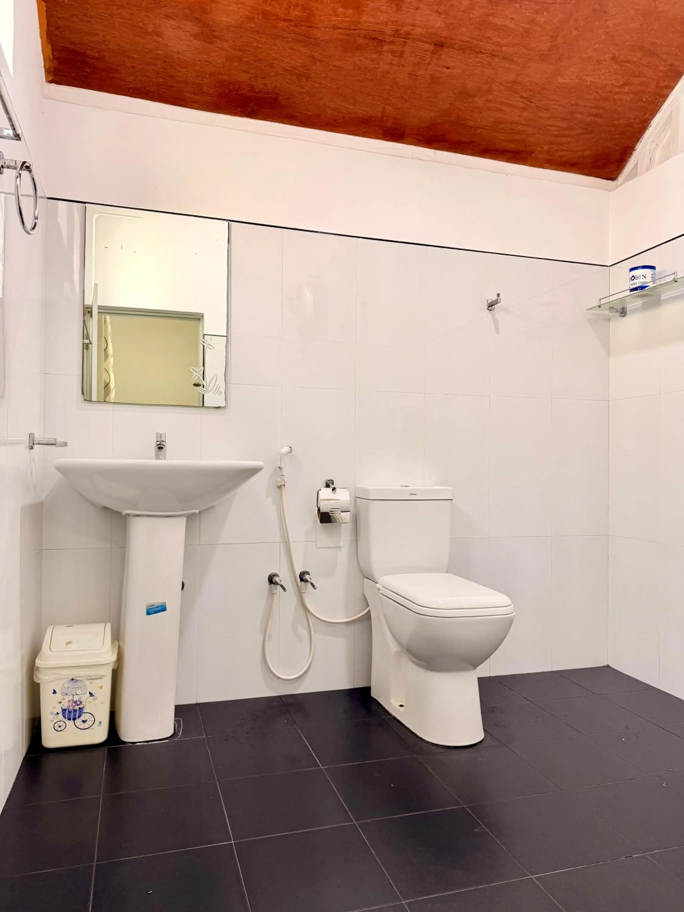 Toilet in Bon Voyaage Tourist Inn