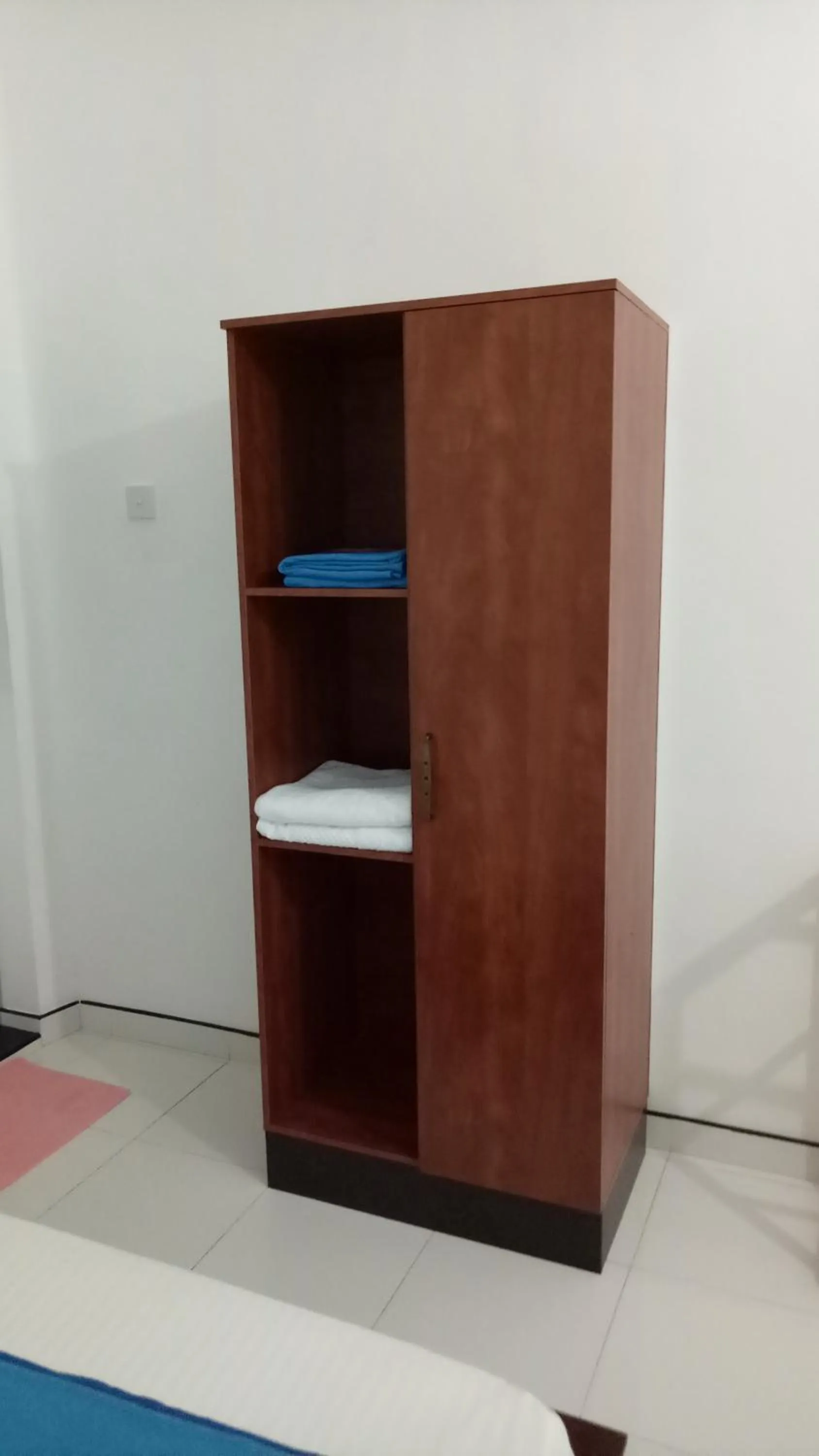 wardrobe in Bon Voyaage Tourist Inn