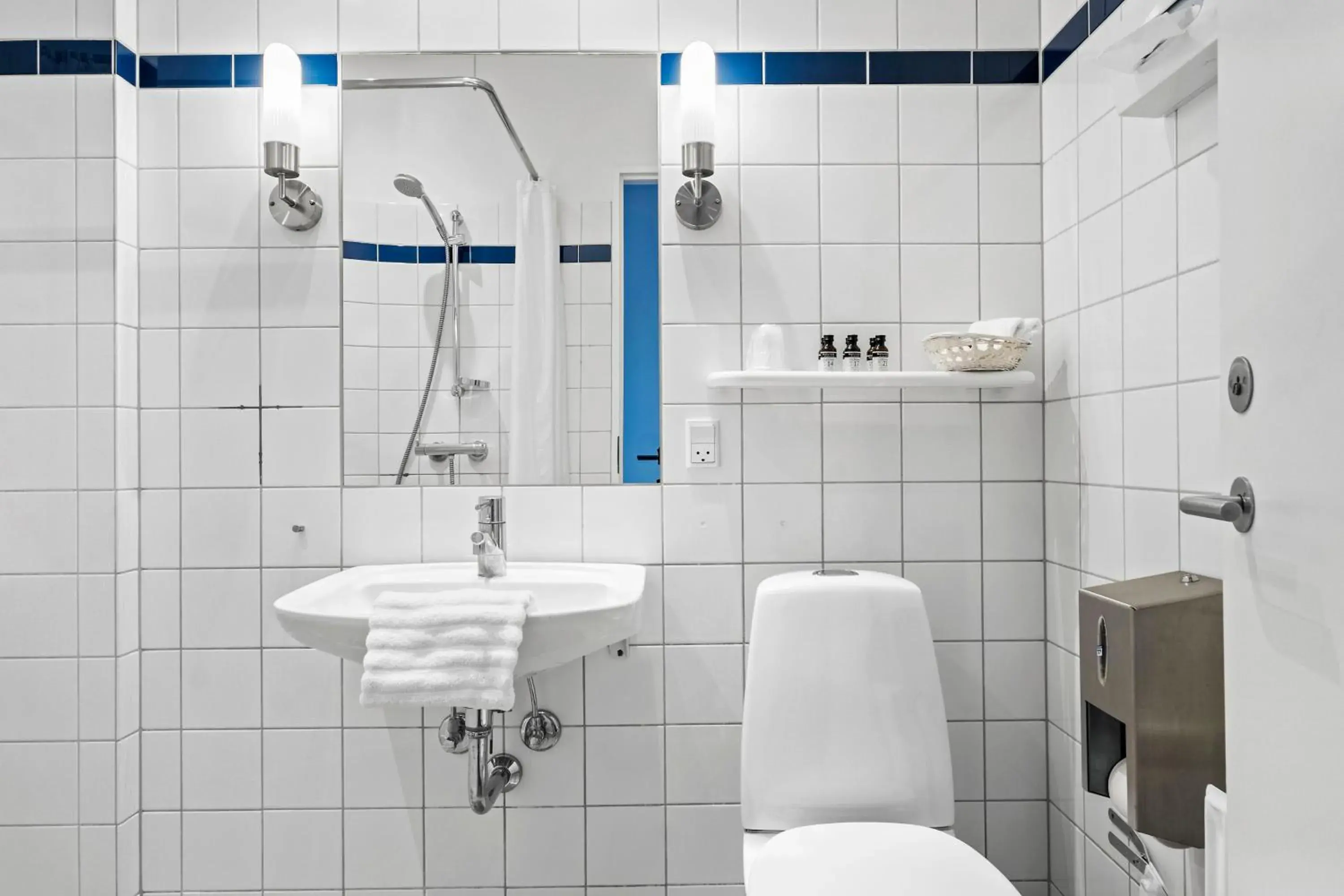 Bathroom in Best Western ToRVEhallerne Bathroom in Best Western ToRVEhallerne