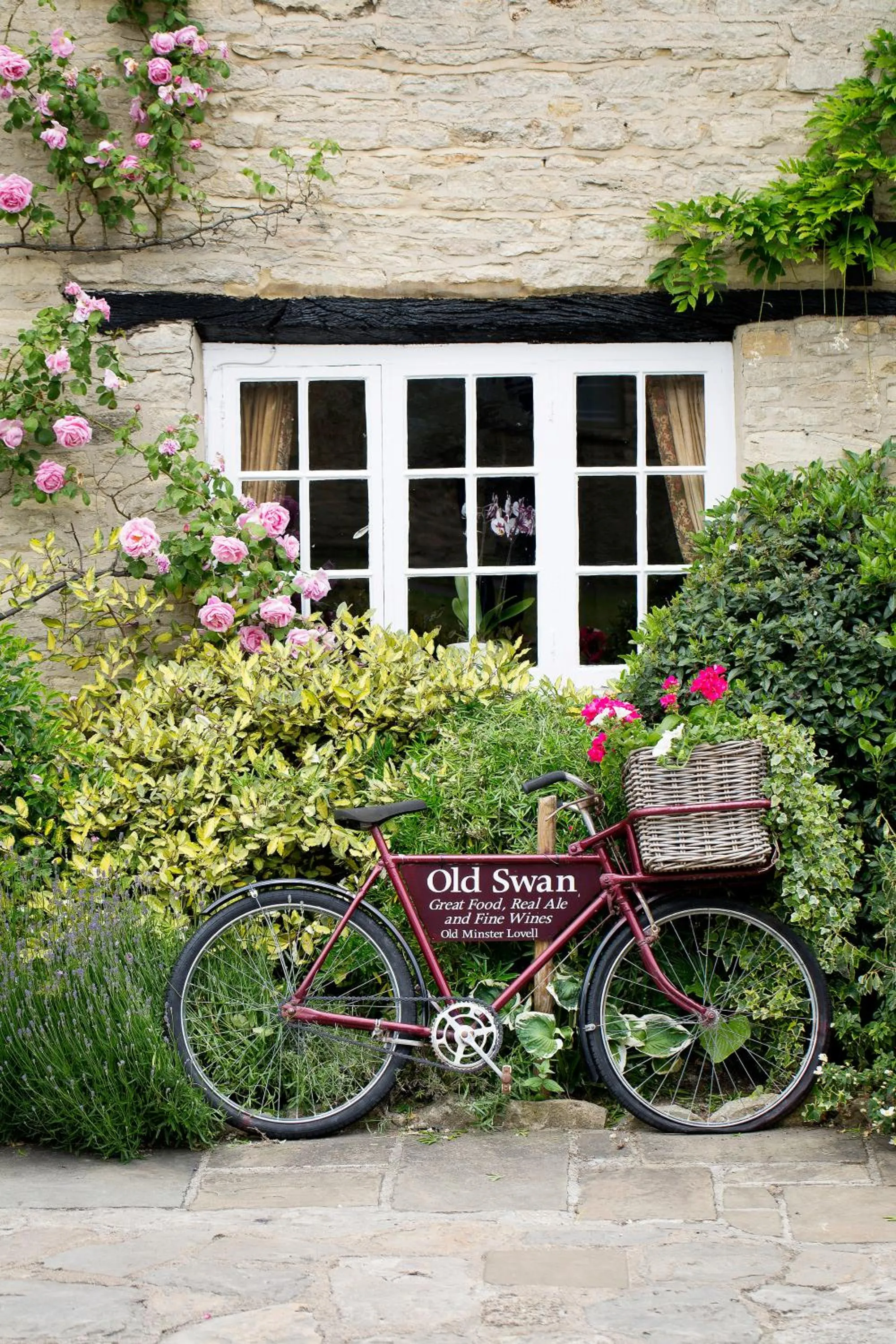 Facade/entrance in Old Swan