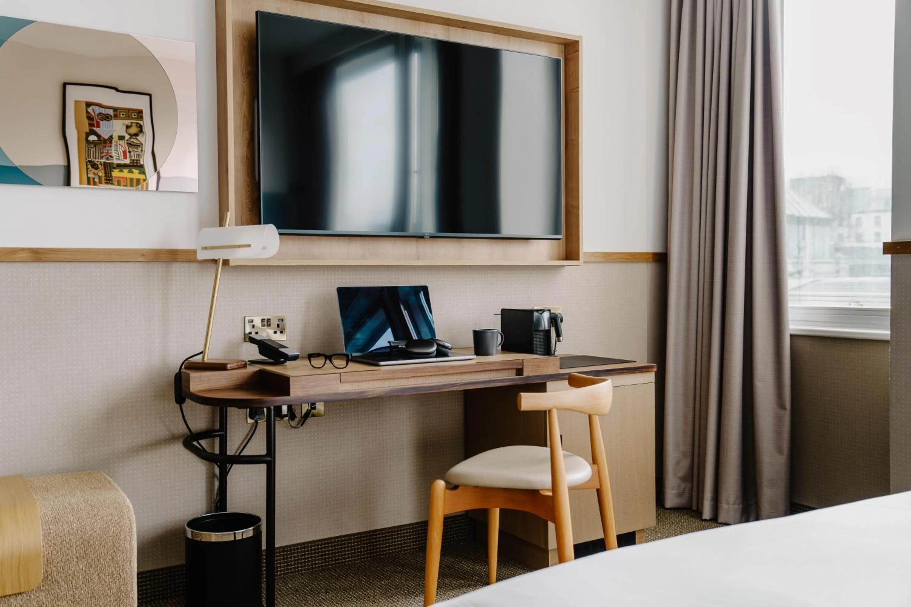 TV and multimedia, Bed in Club Quarters Hotel London City, London