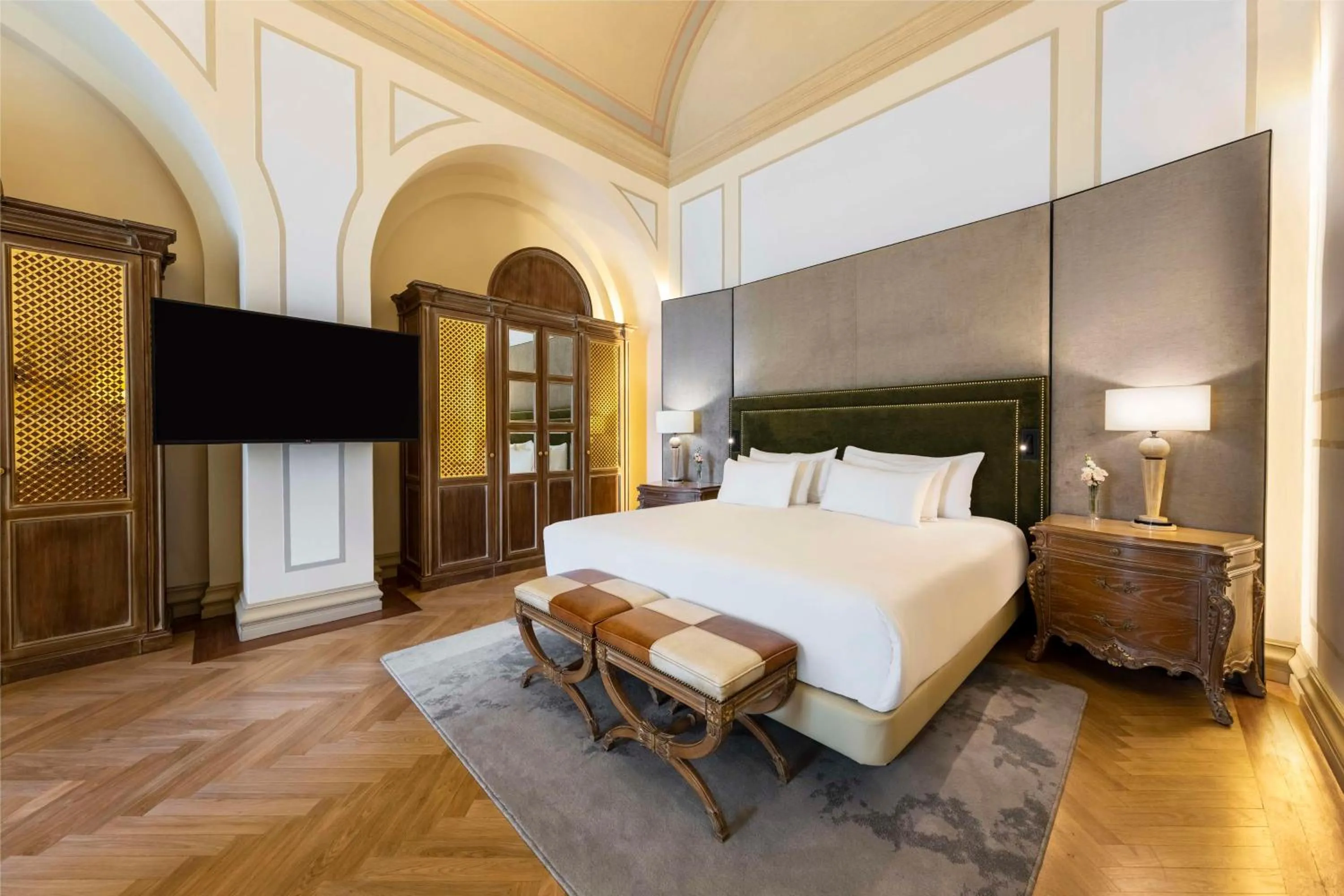 Photo of the whole room, Bed in NH Collection Prague Carlo IV
