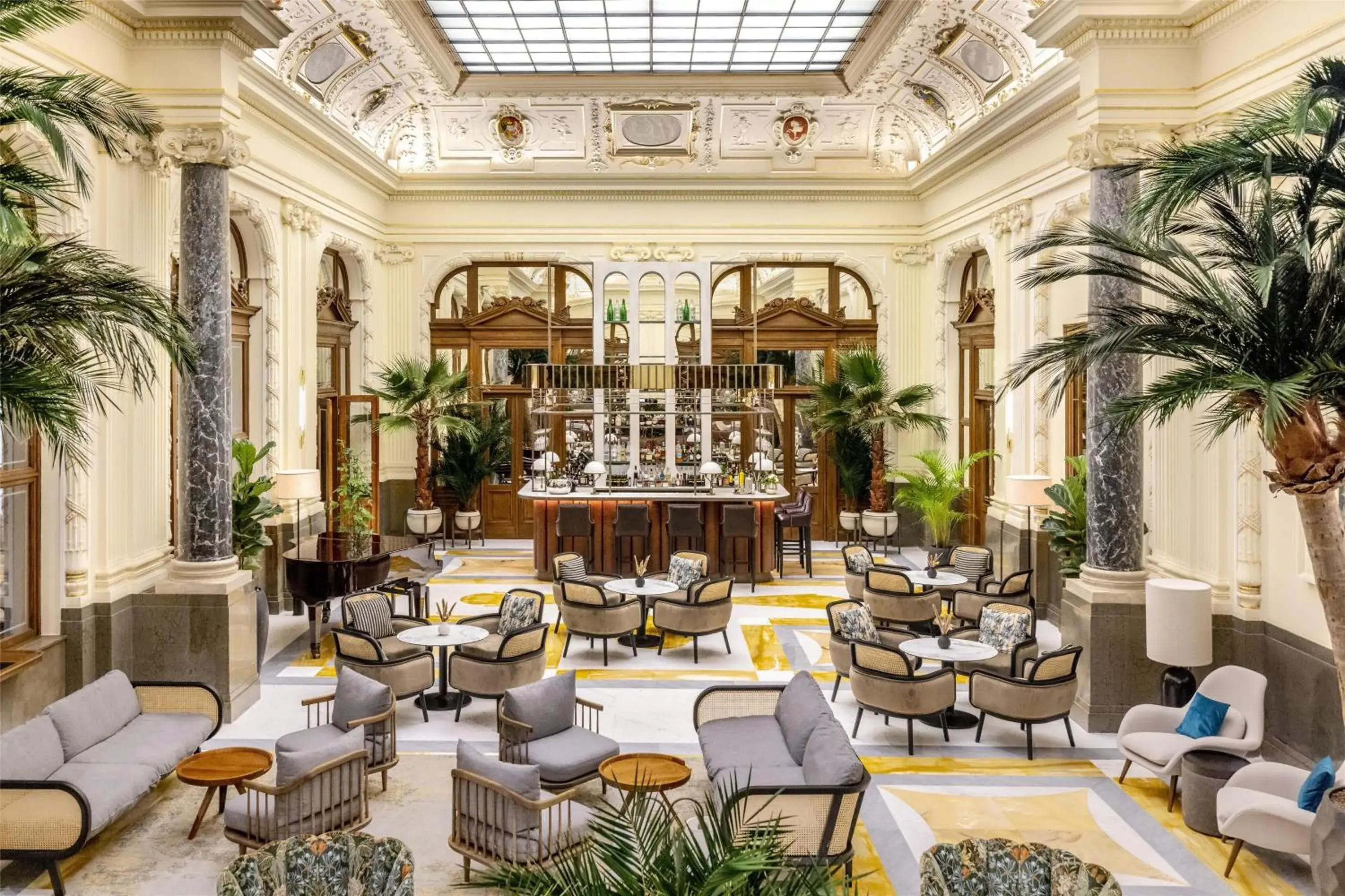 Lounge or bar in NH Collection Prague Carlo IV Lounge or bar in NH Collection Prague Carlo IV