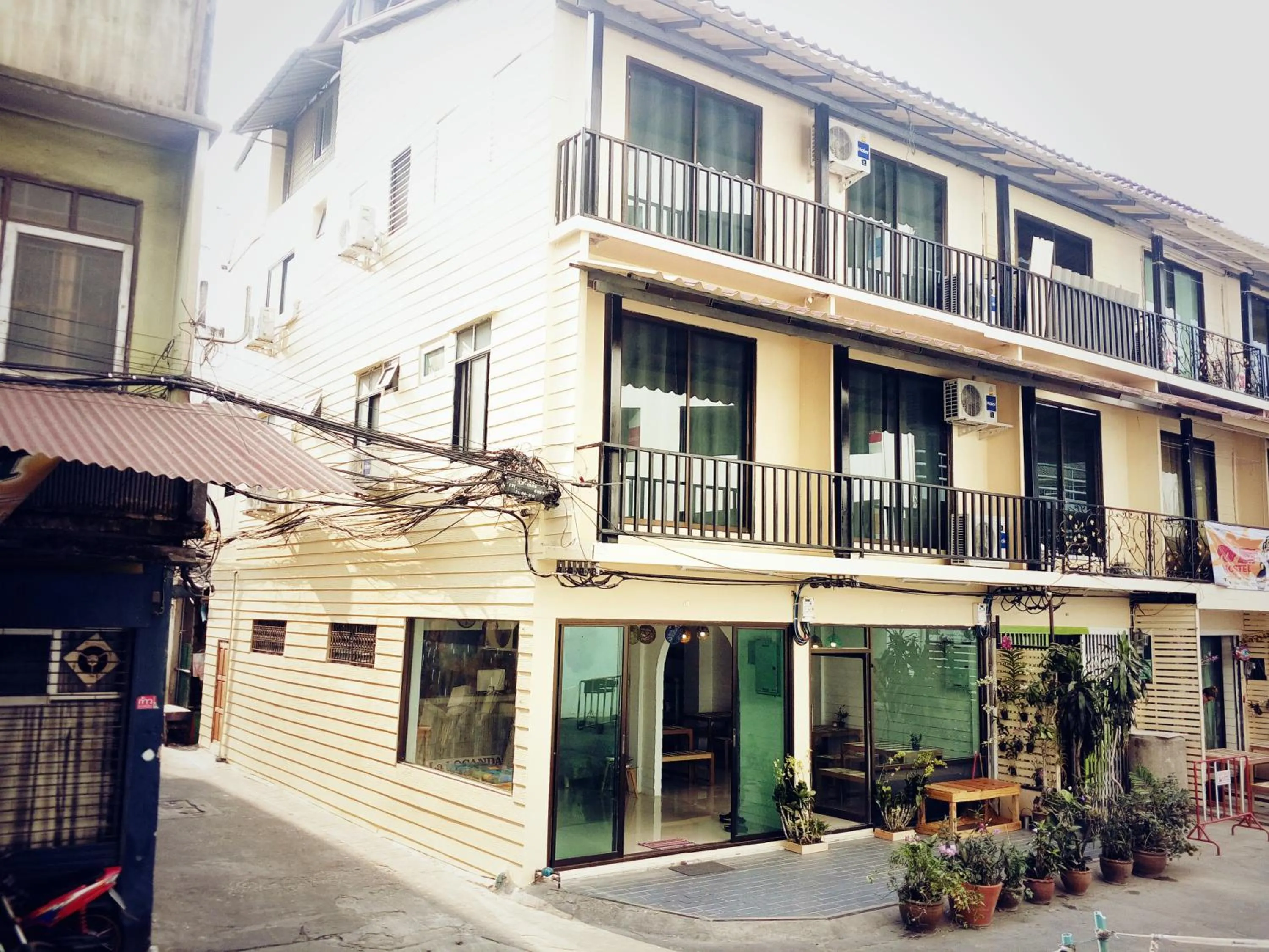 Facade/entrance in La Locanda