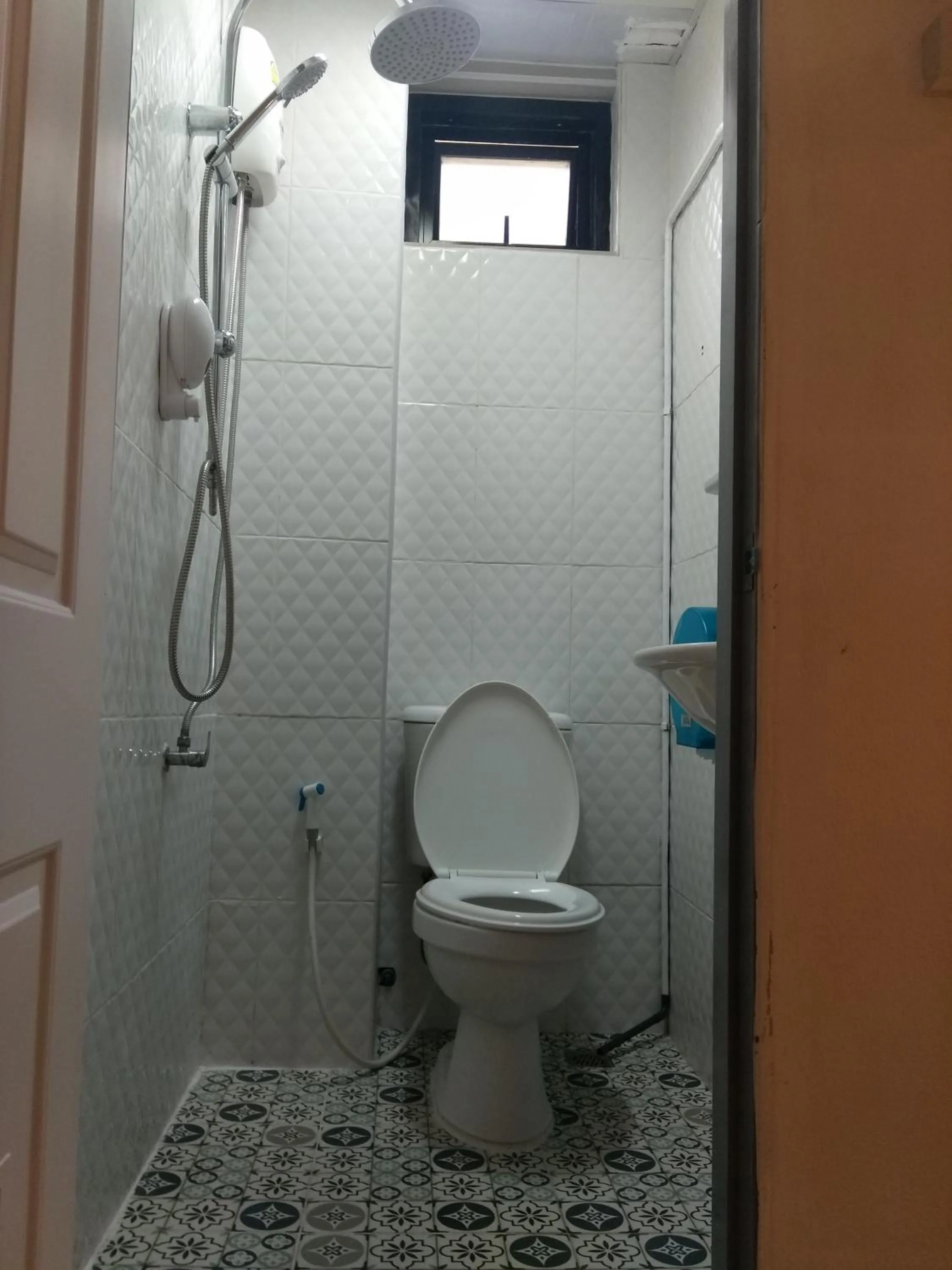 Shower in La Locanda