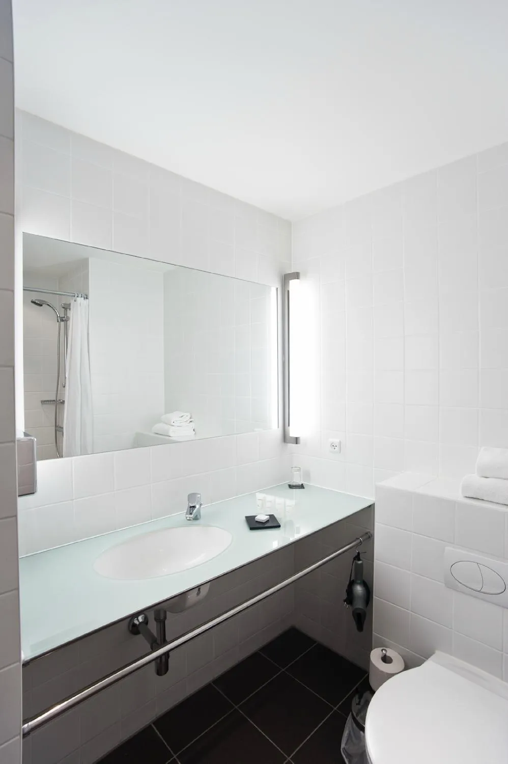 Bathroom, Bed in Hotel Kolding