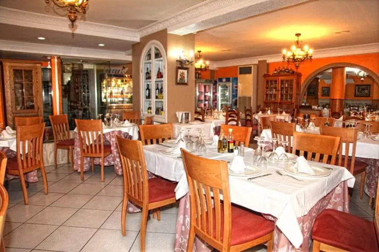 Restaurant/places to eat in Hotel Los Arcos