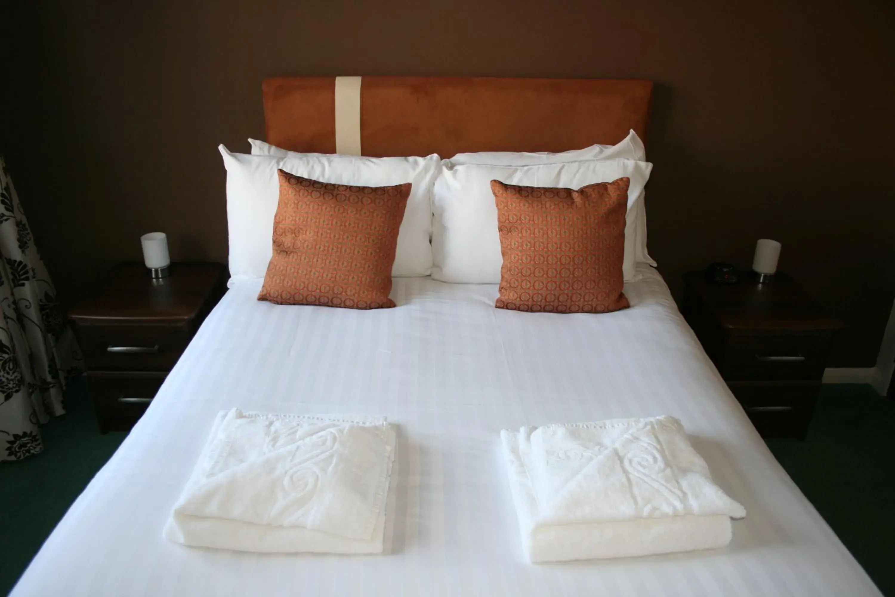 Deluxe Two-Bedroom Apartment in The Spires Serviced Apartments Aberdeen Deluxe Two-Bedroom Apartment in The Spires Serviced Apartments Aberdeen