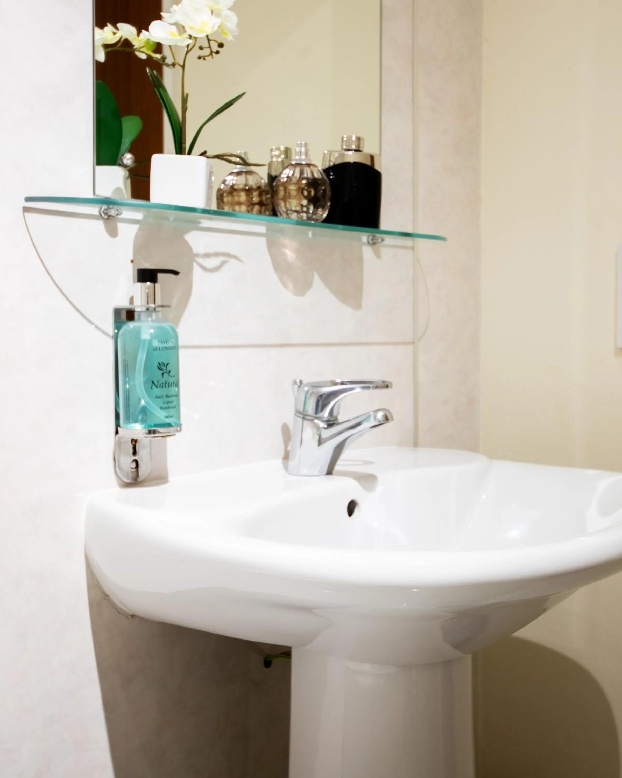 Bathroom in The Spires Serviced Apartments Aberdeen