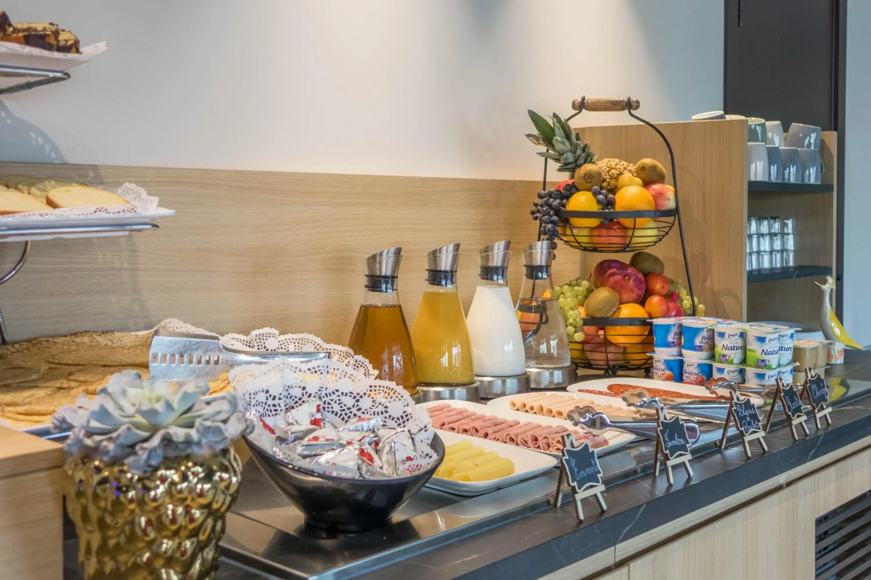 Food and drinks in KYRIAD DIRECT ORLEANS NORD - Cap Saran Food and drinks in KYRIAD DIRECT ORLEANS NORD - Cap Saran