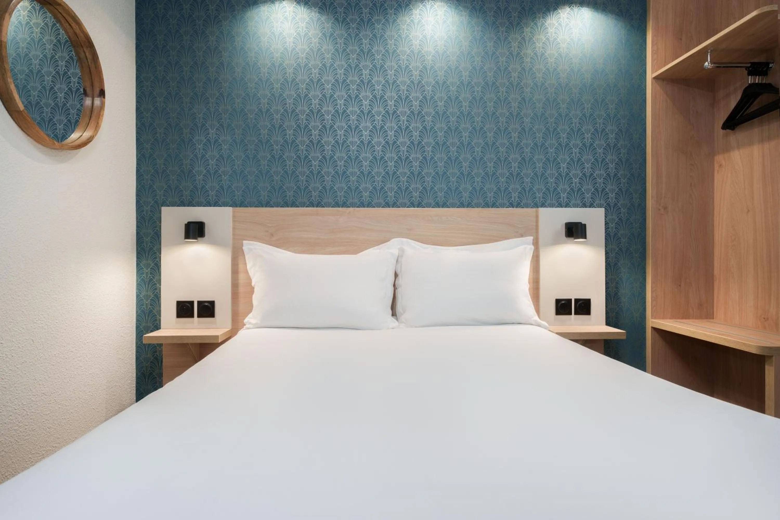 Bedroom, Bed in KYRIAD DIRECT ORLEANS NORD - Cap Saran