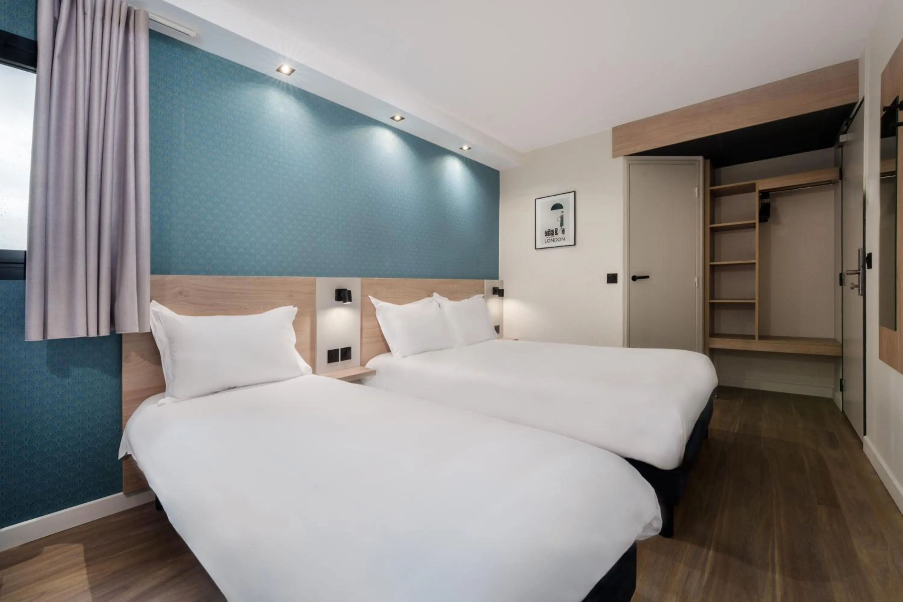 Photo of the whole room, Bed in KYRIAD DIRECT ORLEANS NORD - Cap Saran