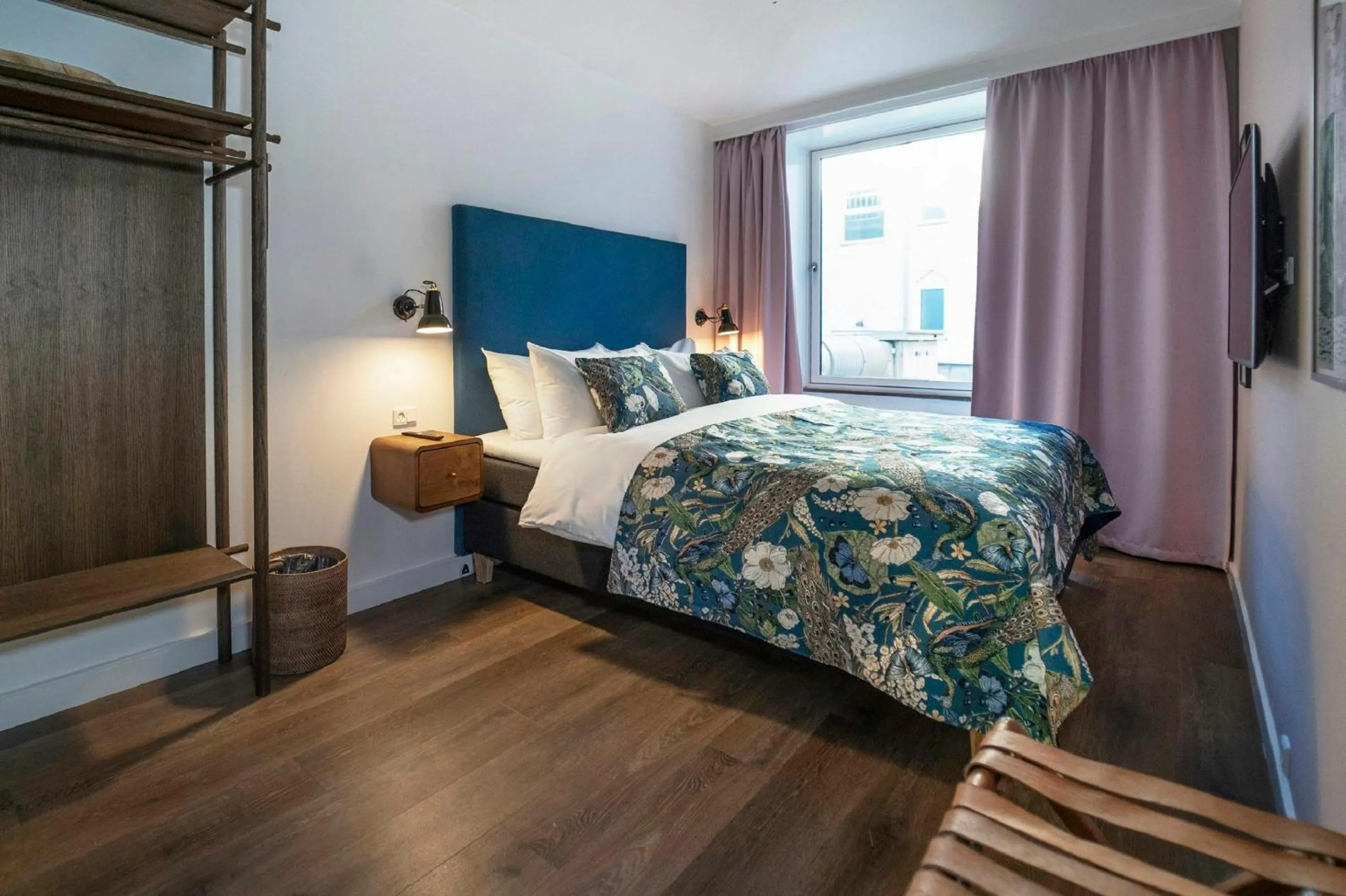 Photo of the whole room, Bed in Motel One Copenhagen