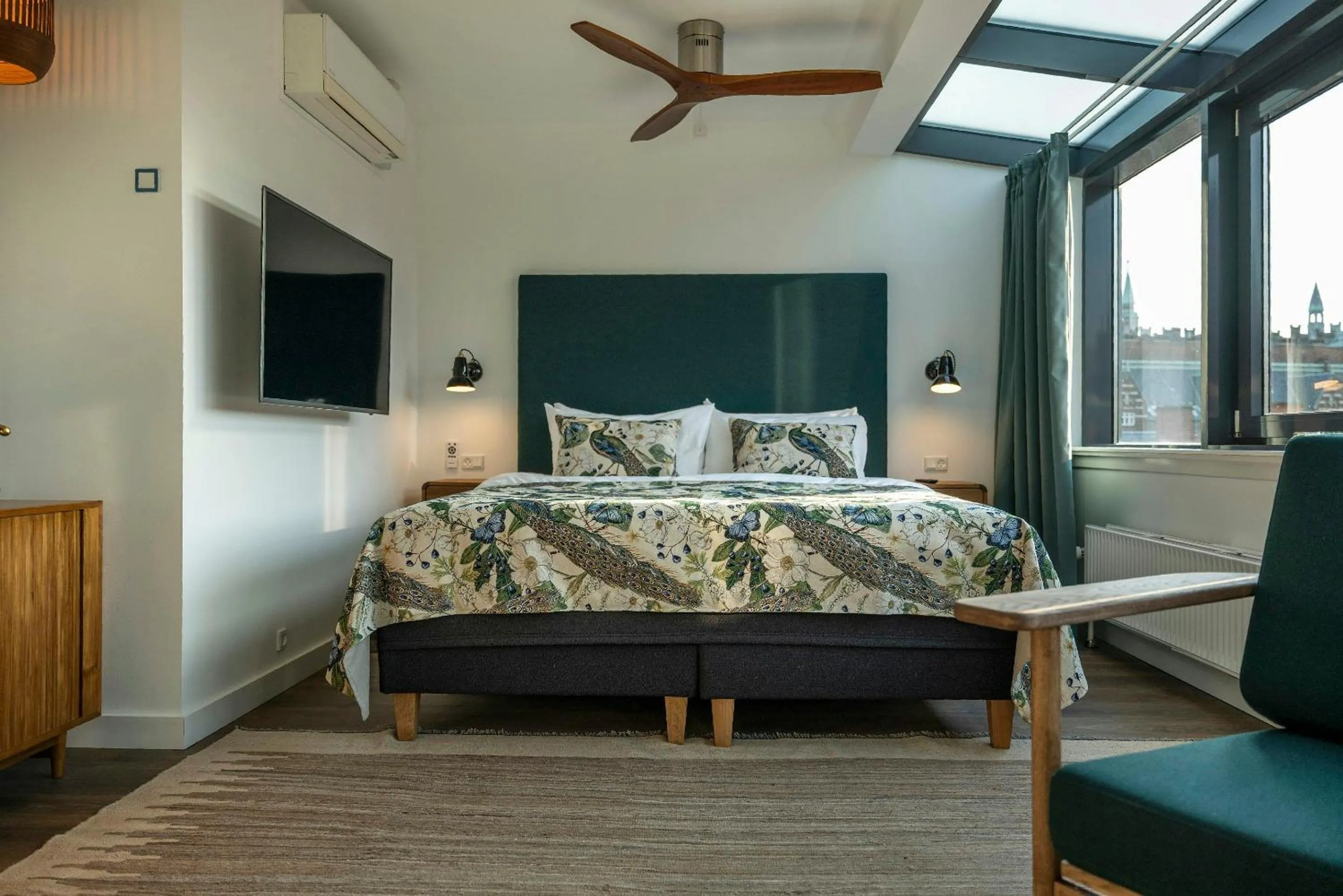 Photo of the whole room, Bed in Motel One Copenhagen