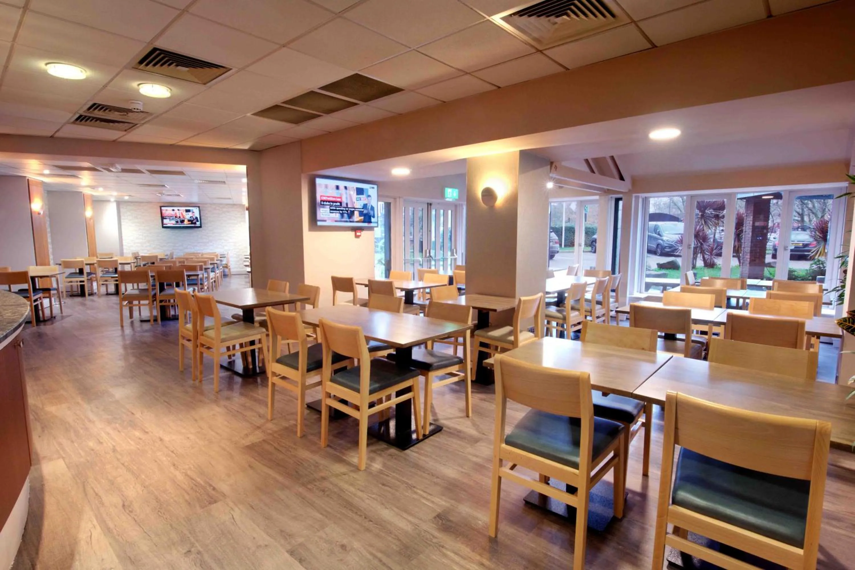 Restaurant/Places to Eat in Waterloo Hub Hotel and Suites