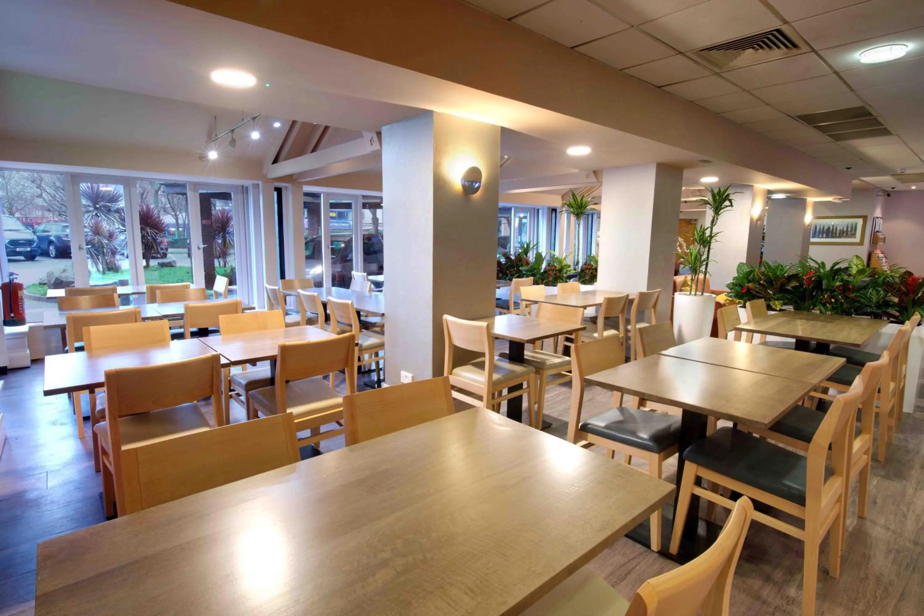 Restaurant/Places to Eat in Waterloo Hub Hotel and Suites