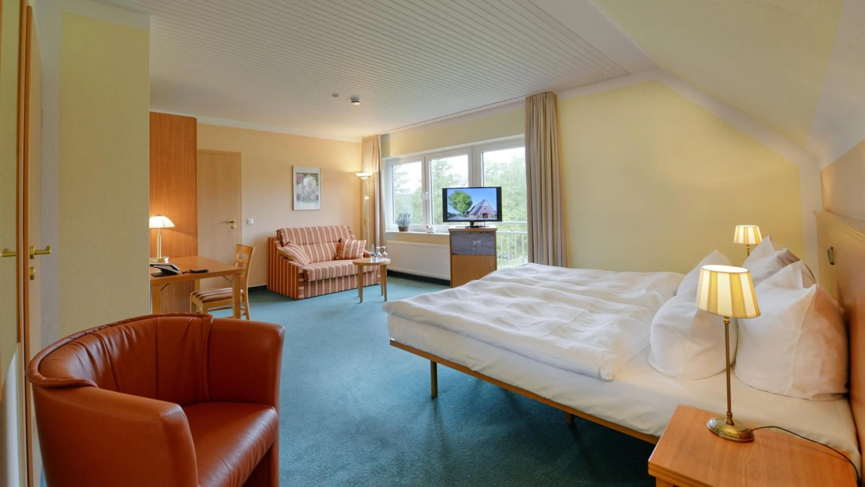Photo of the whole room, Bed in Landhotel Zur Eiche