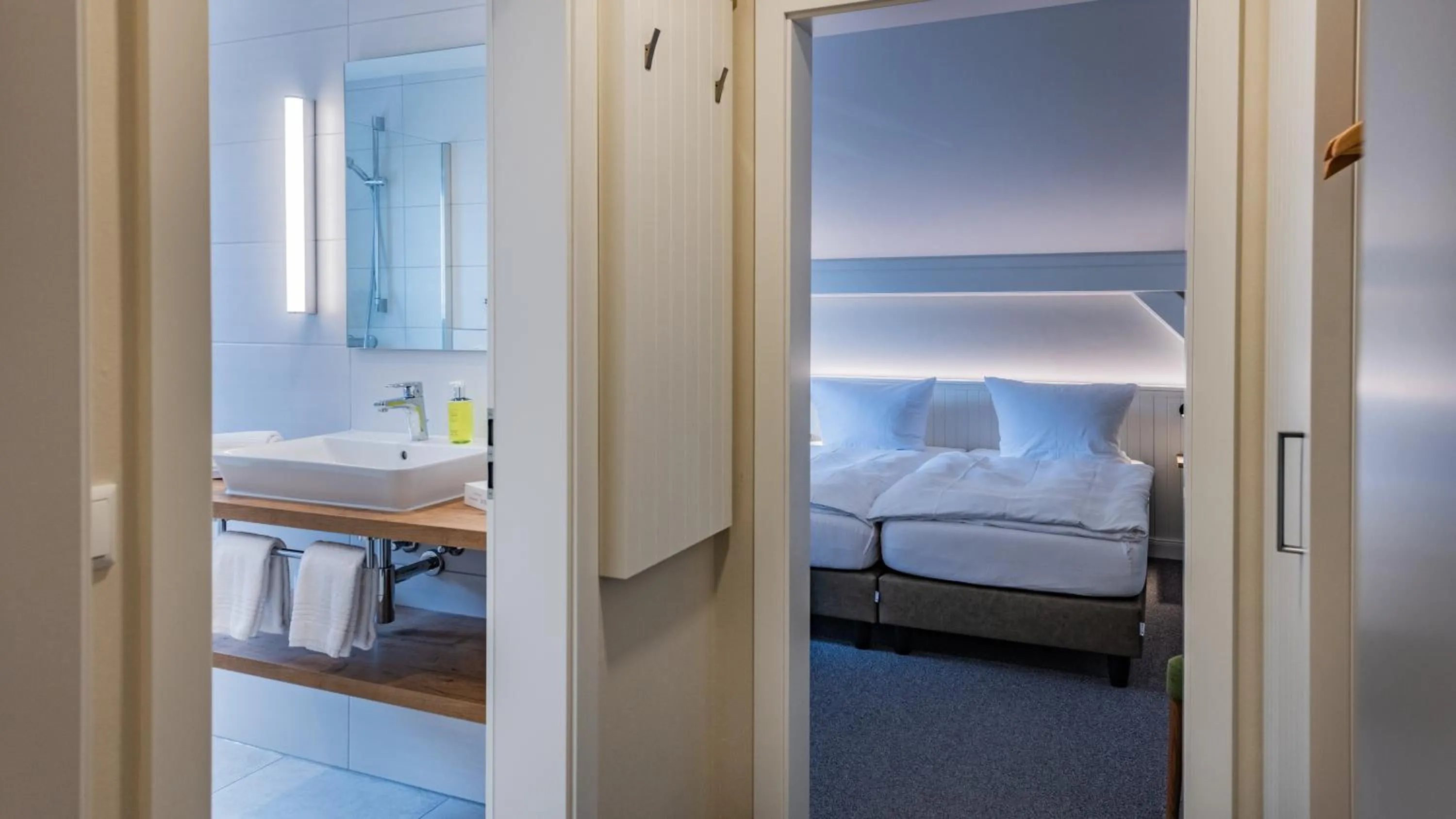 Bathroom, Bed in Landhotel Zur Eiche