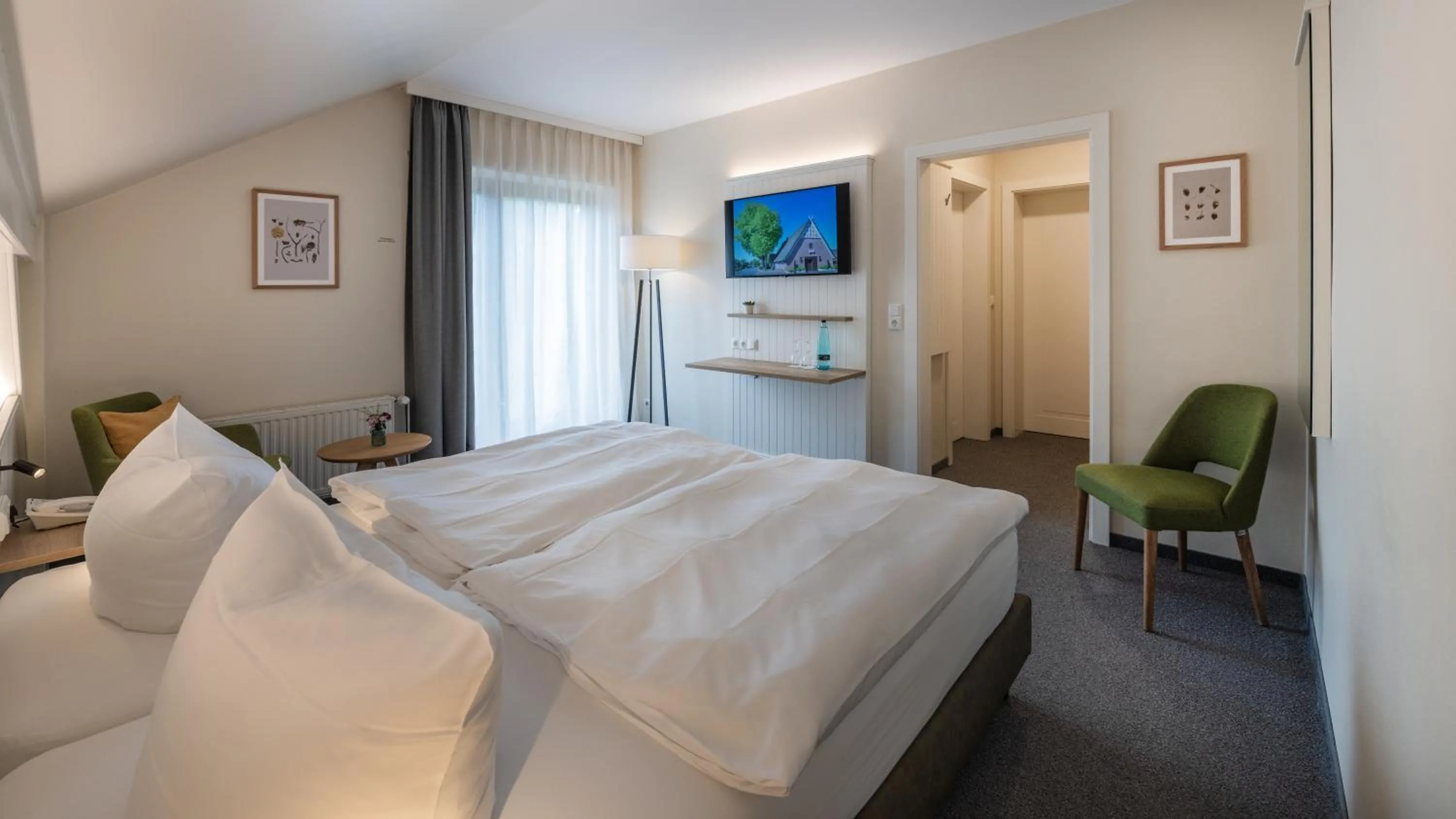 Photo of the whole room, Bed in Landhotel Zur Eiche