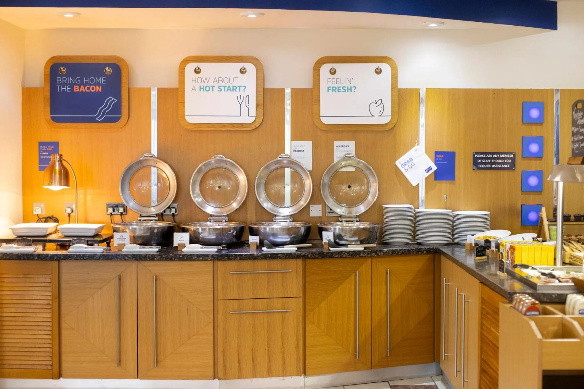 Restaurant/places to eat in Holiday Inn Express Poole by IHG