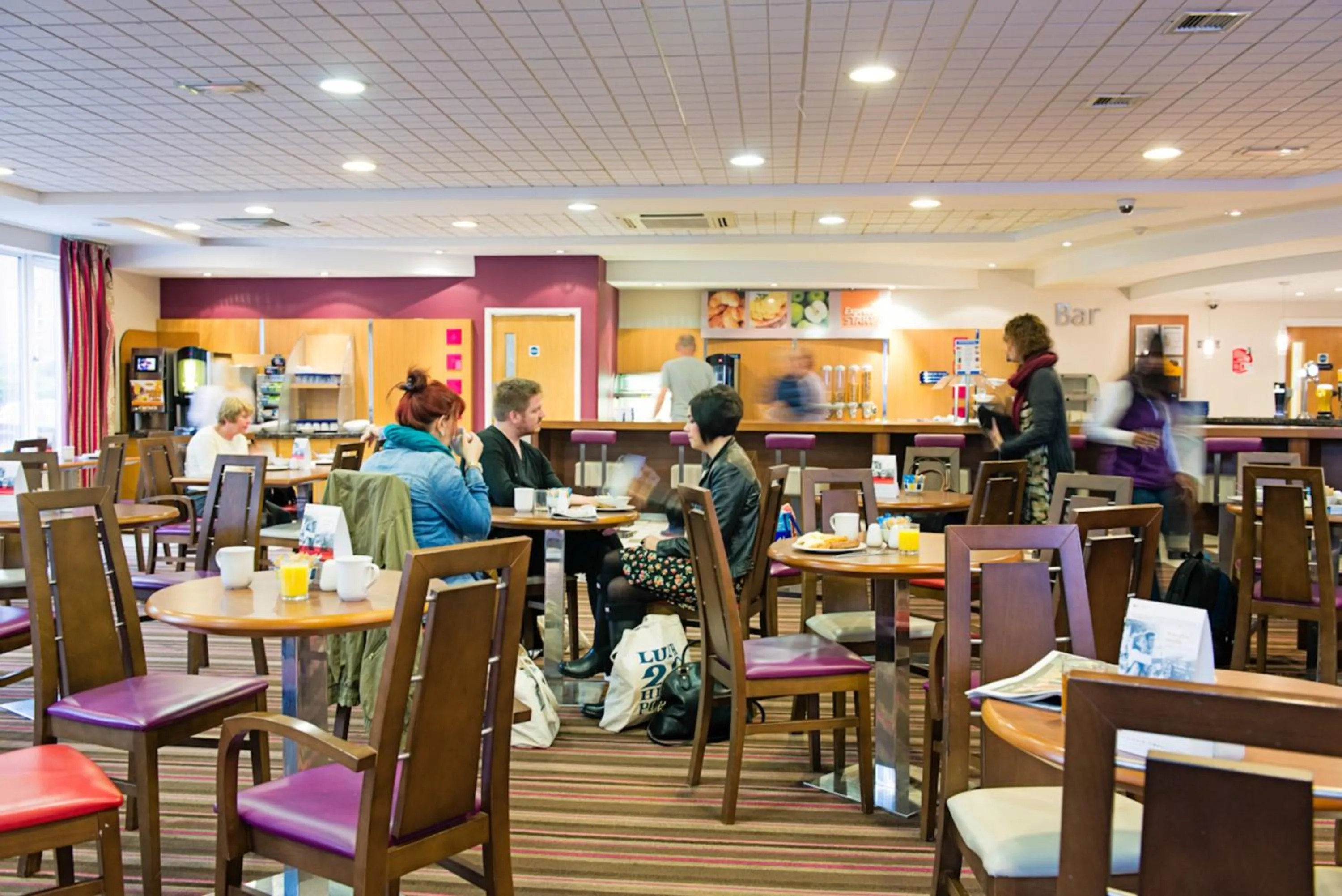 Restaurant/places to eat in Holiday Inn Express Poole by IHG