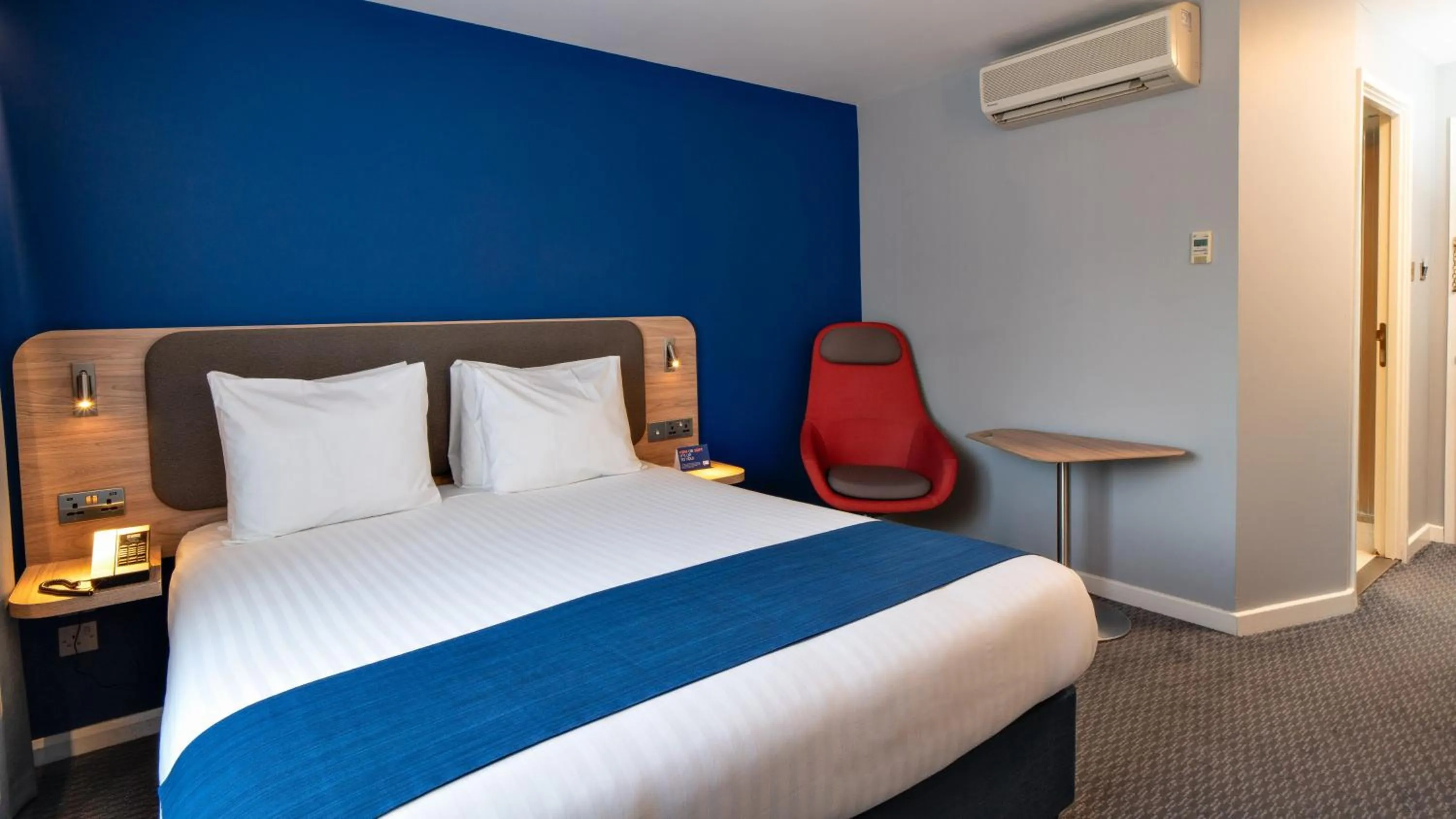 Photo of the whole room, Bed in Holiday Inn Express Poole by IHG