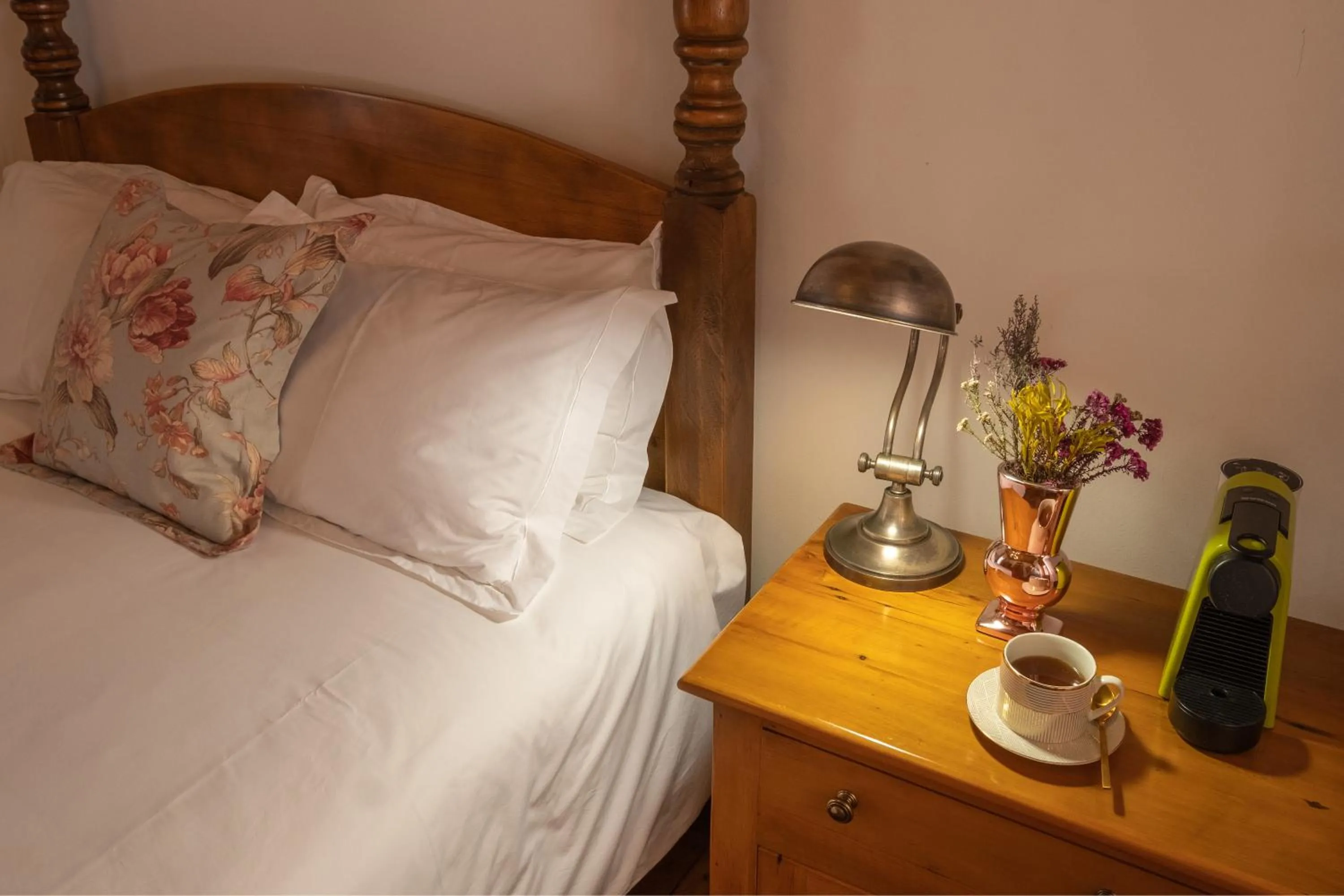 Bedroom, Bed in Merindol Manor