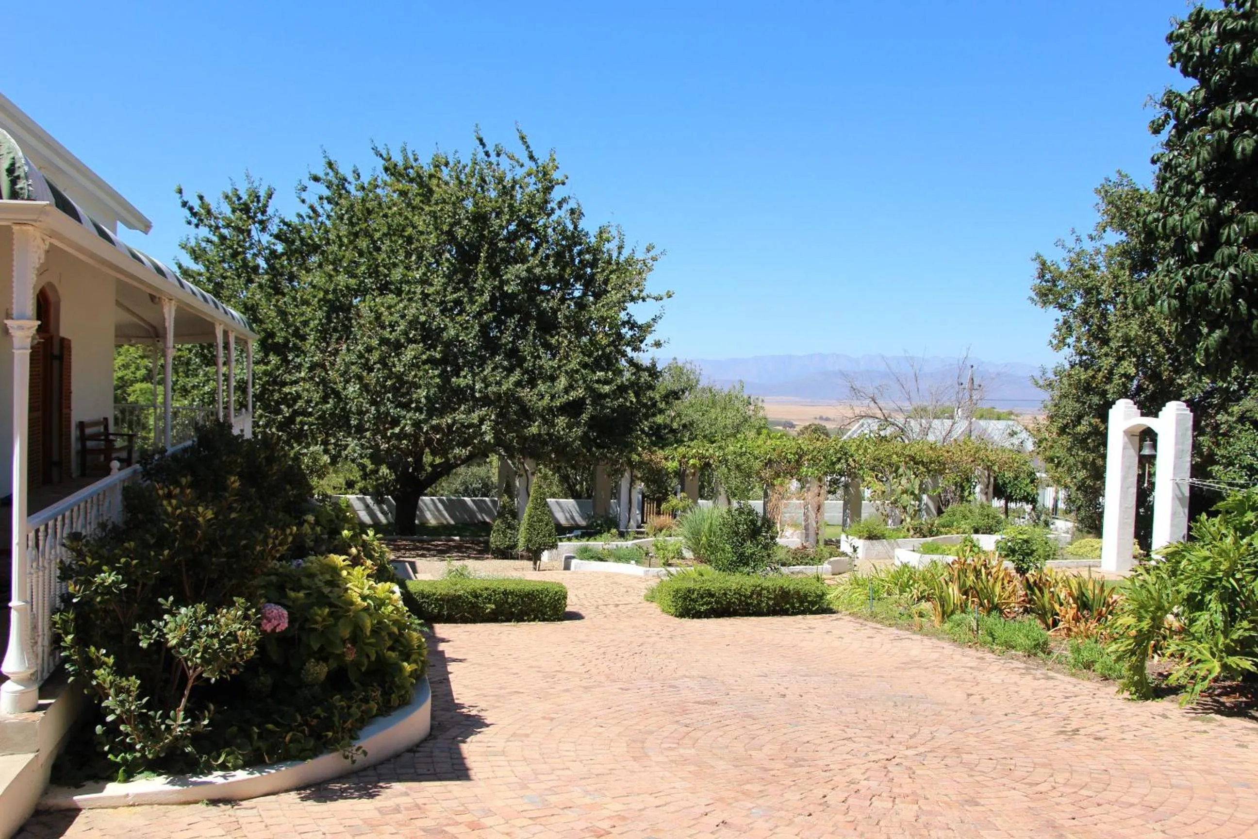 Garden view in Merindol Manor