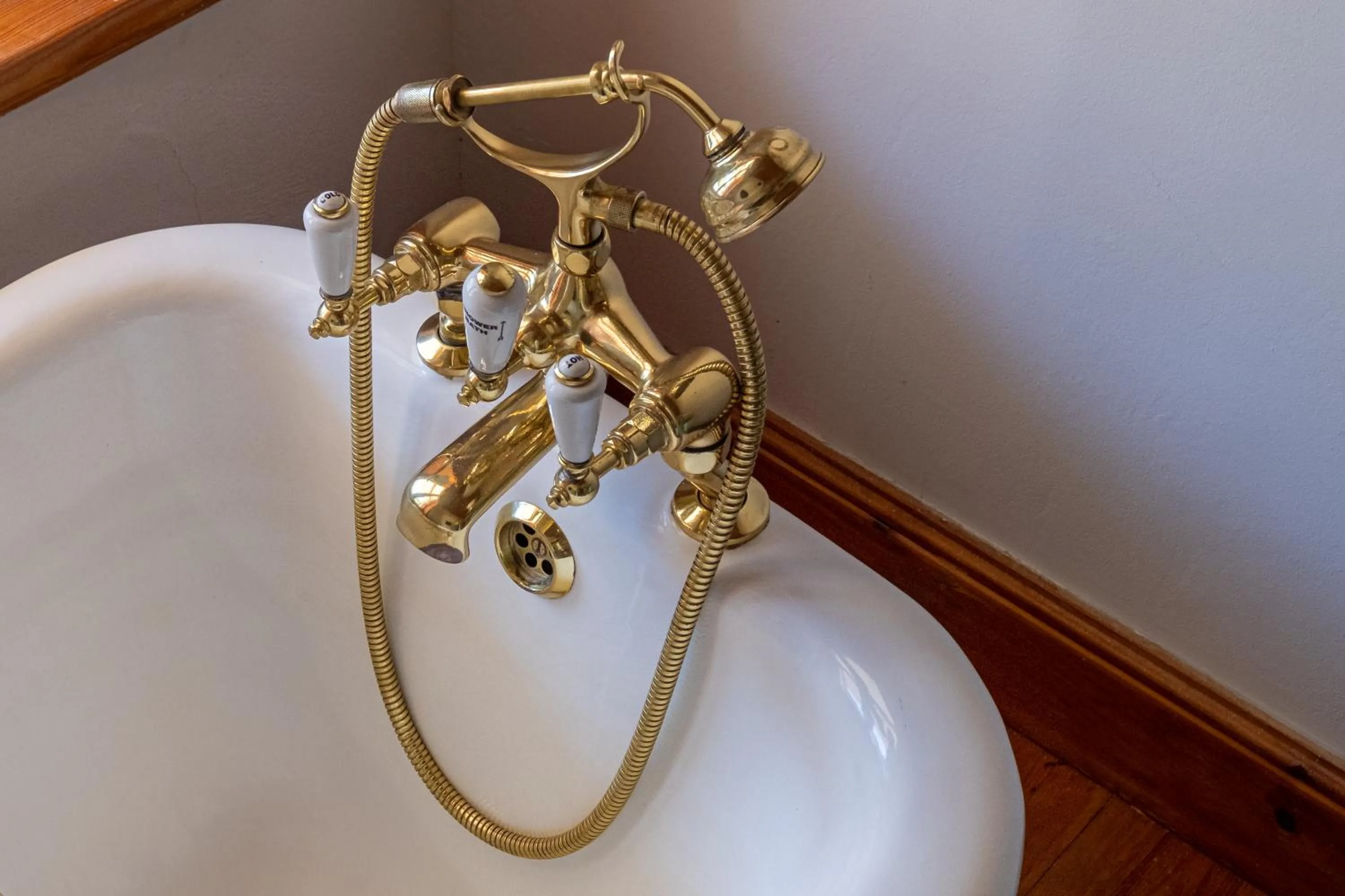 Bath in Merindol Manor