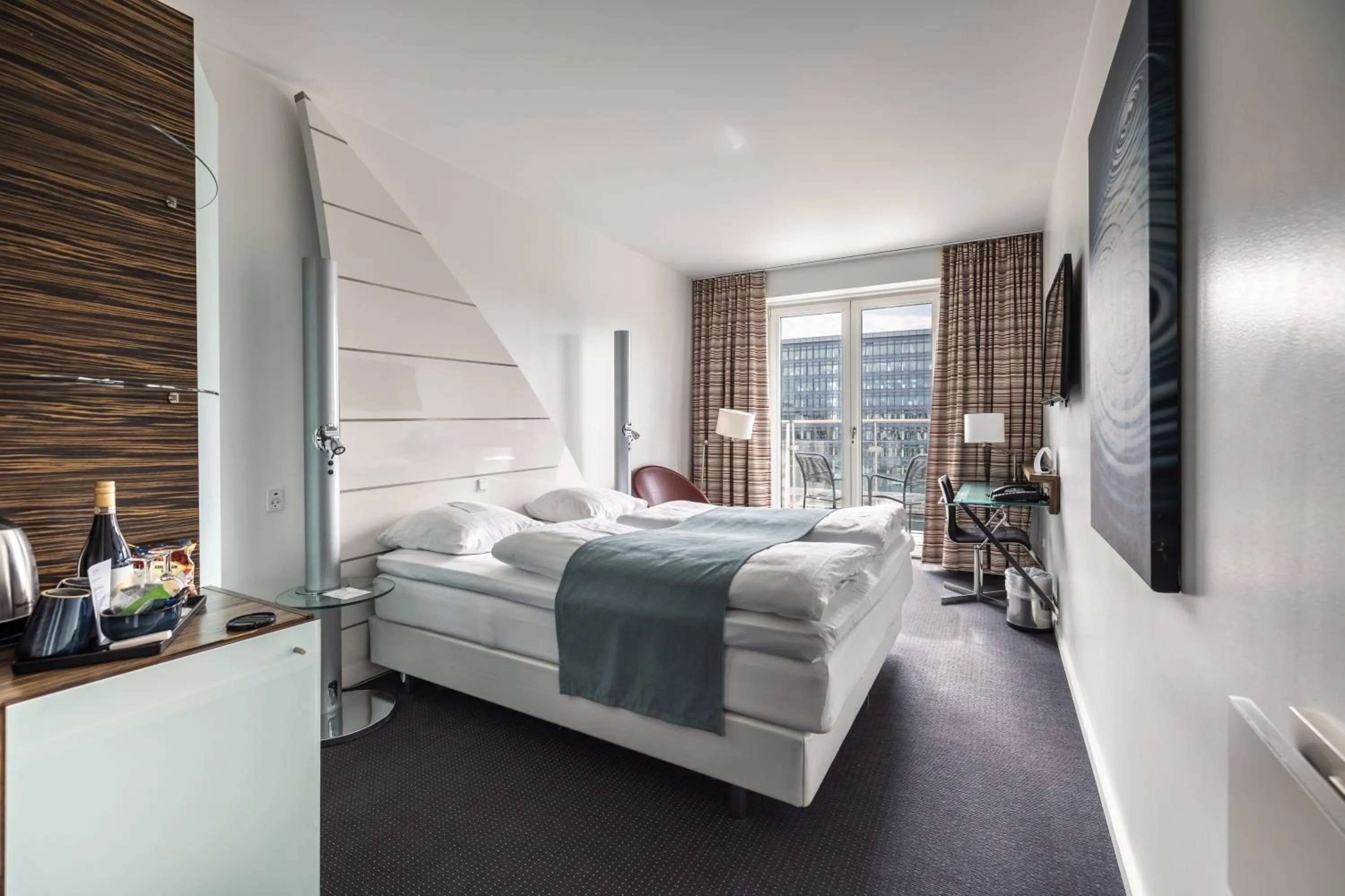 Photo of the whole room, Bed in Copenhagen Island Hotel