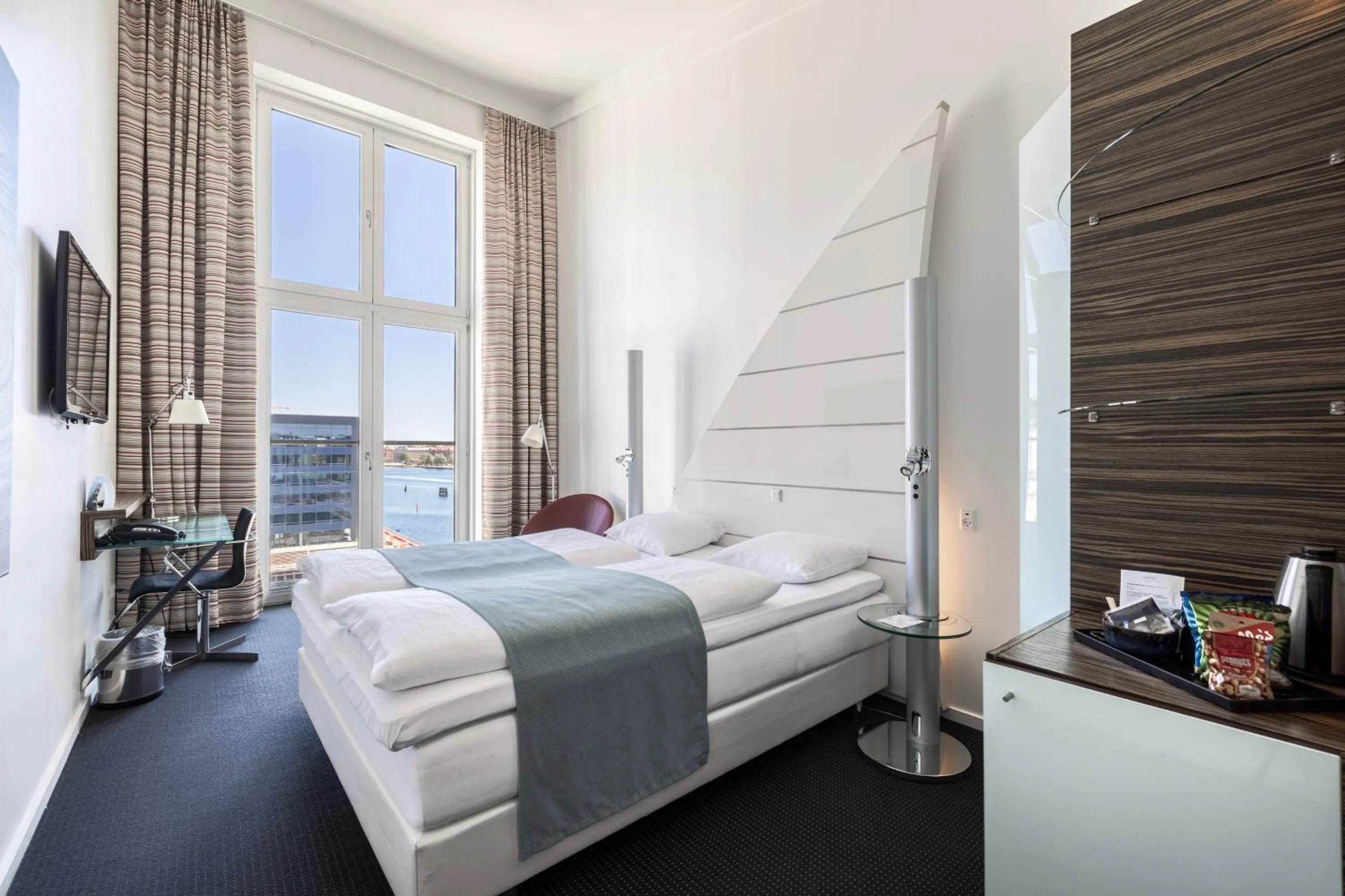 Bed in Copenhagen Island Hotel
