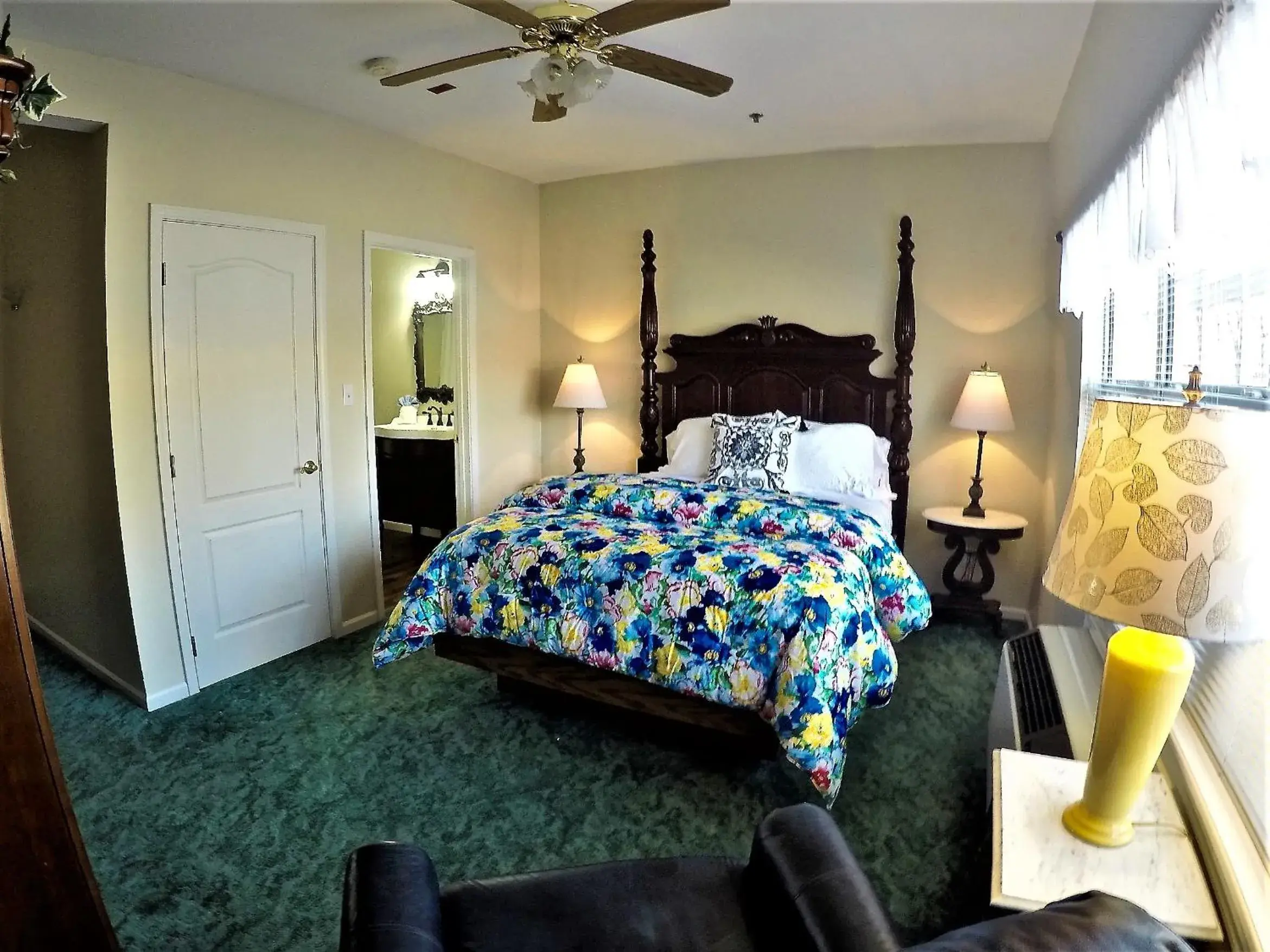 Deluxe Queen Room in Bradford House Bed and Breakfast Deluxe Queen Room in Bradford House Bed and Breakfast