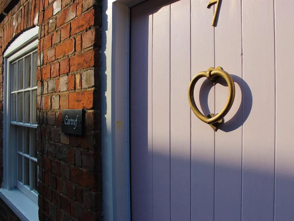 Property building in Cartref