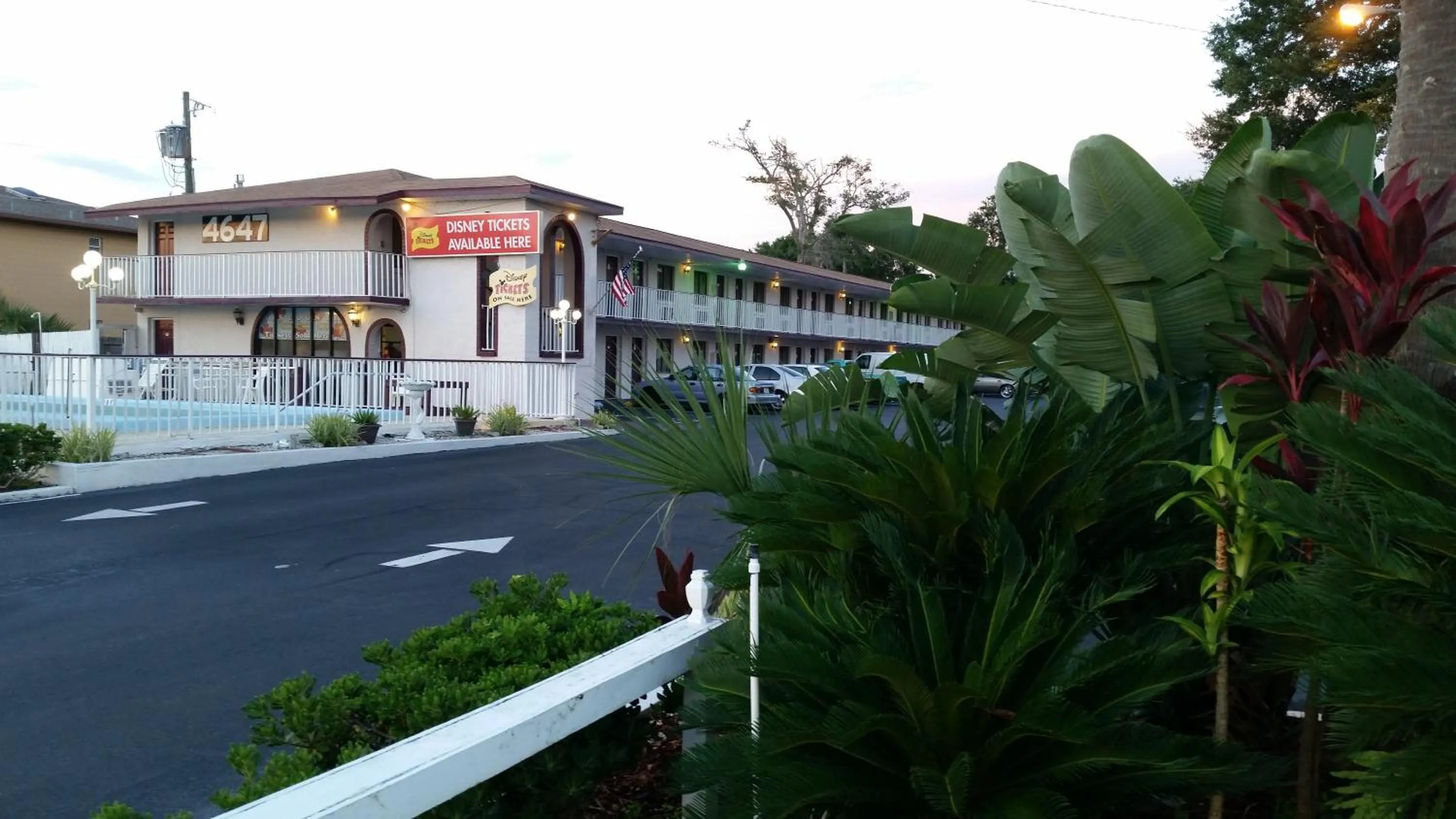 Maple Leaf Inn & Suites