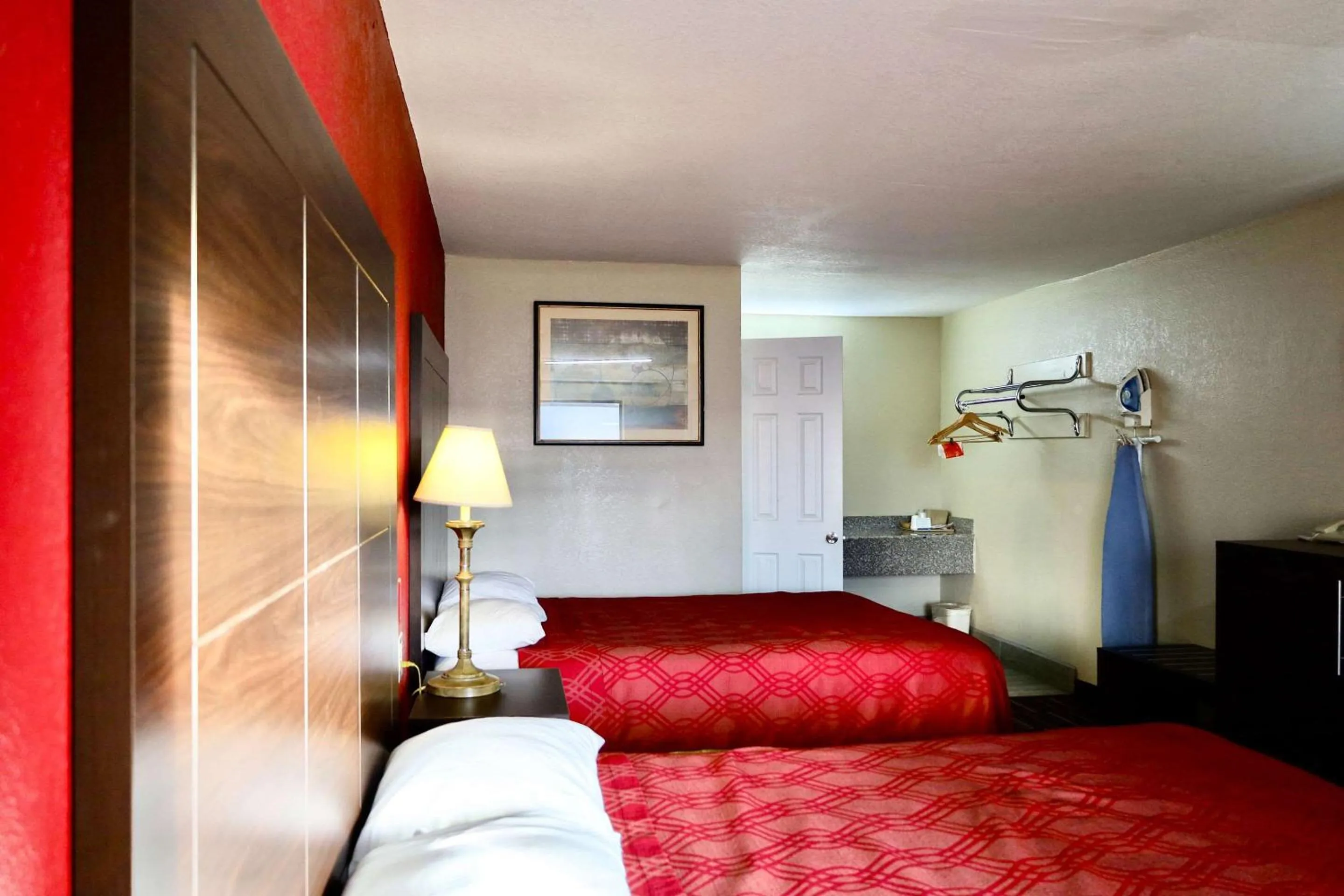 Bedroom, Bed in Rodeway Inn Pauls Valley