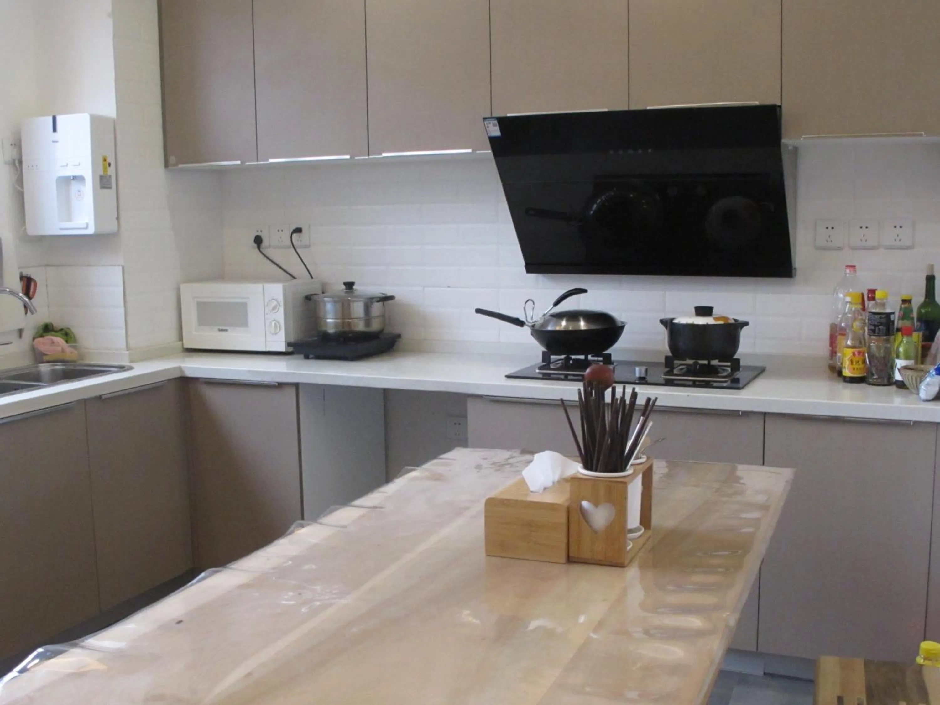 Restaurant/places to eat in Jianshe Inn