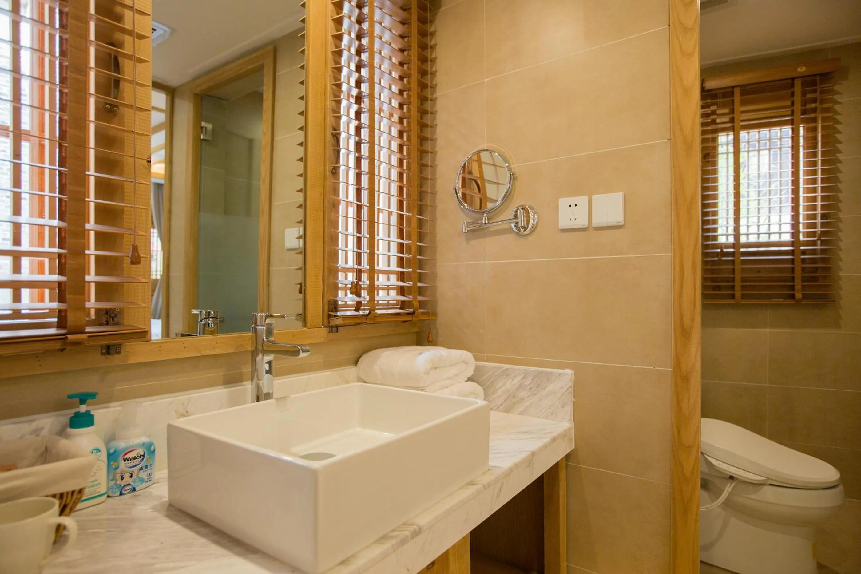 Toilet in Jianshe Inn