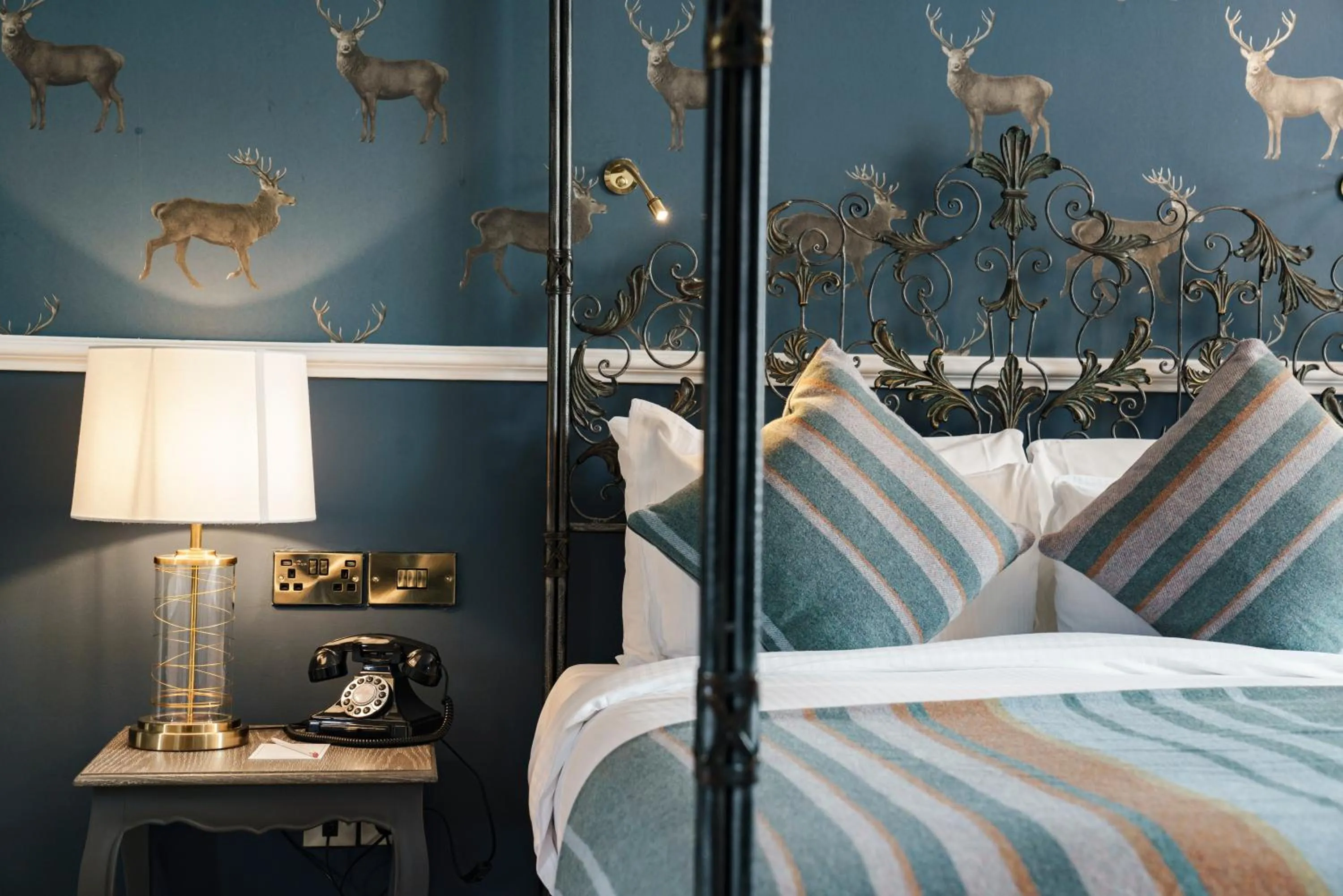 Bedroom, Bed in The White Hart Hotel