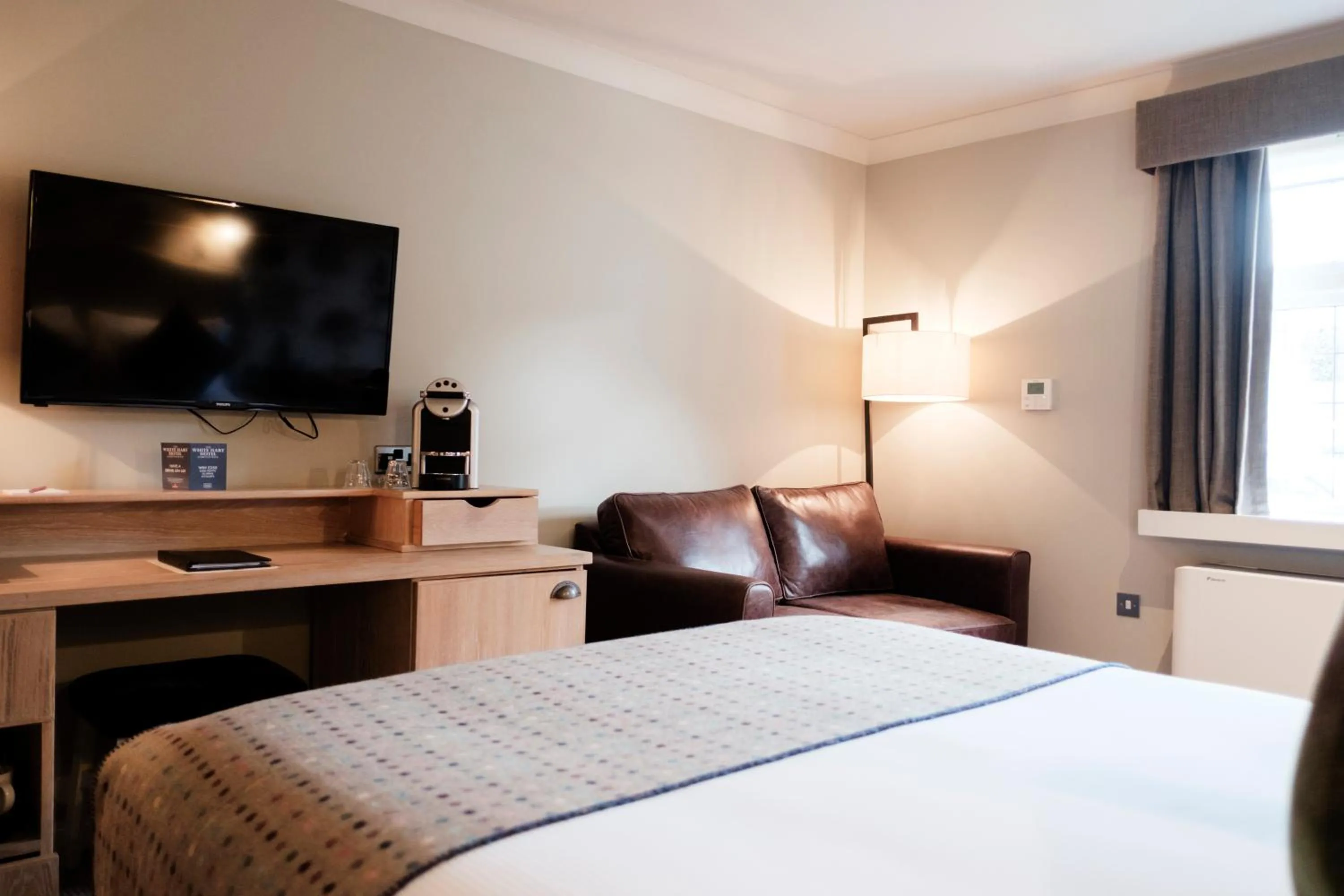 Photo of the whole room, Bed in The White Hart Hotel