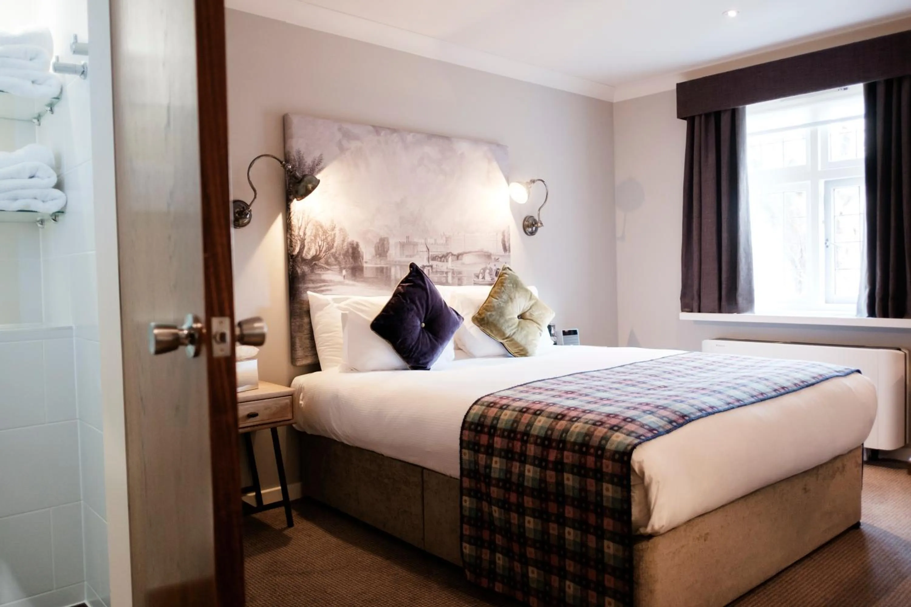 Photo of the whole room, Bed in The White Hart Hotel