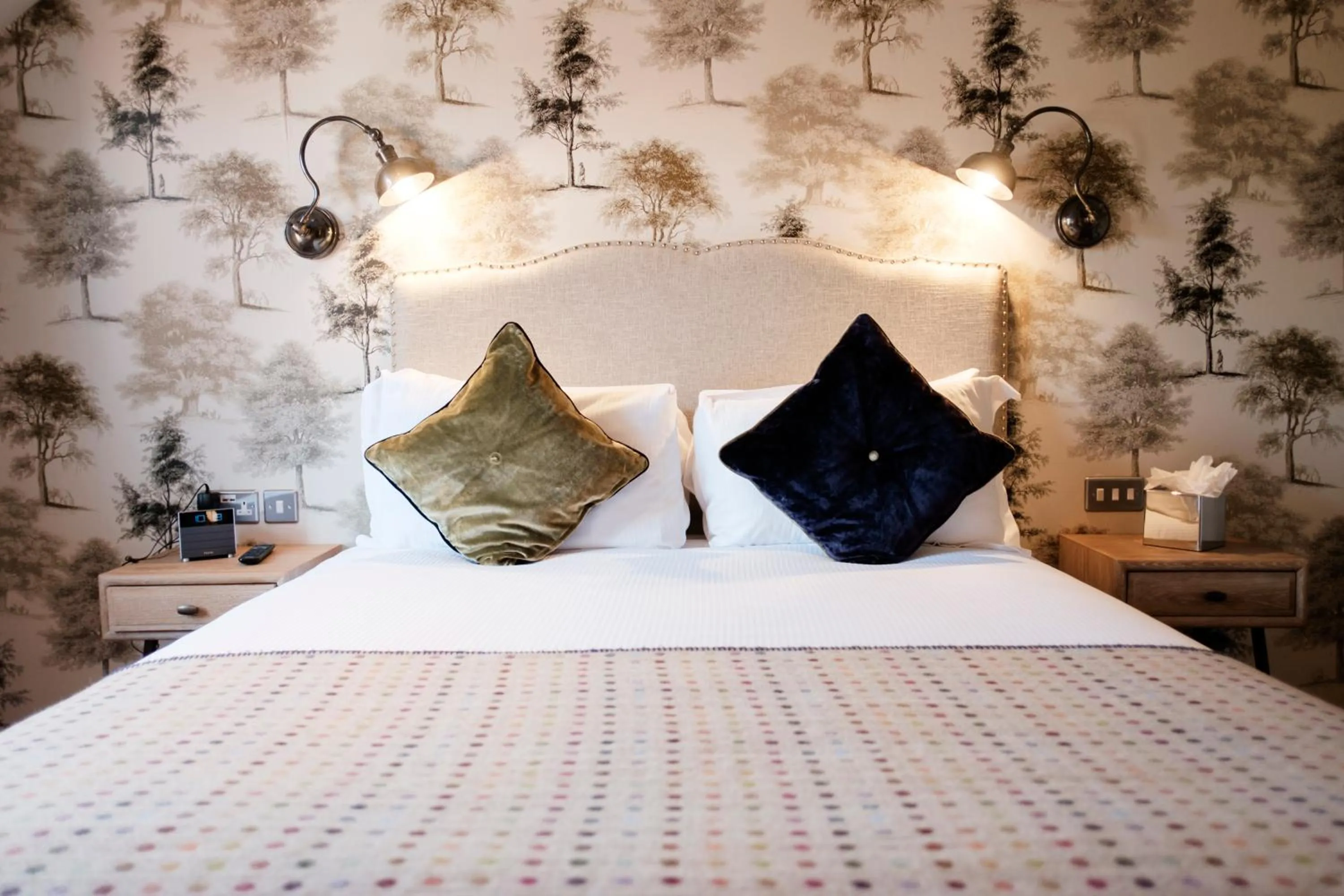 Bedroom, Bed in The White Hart Hotel