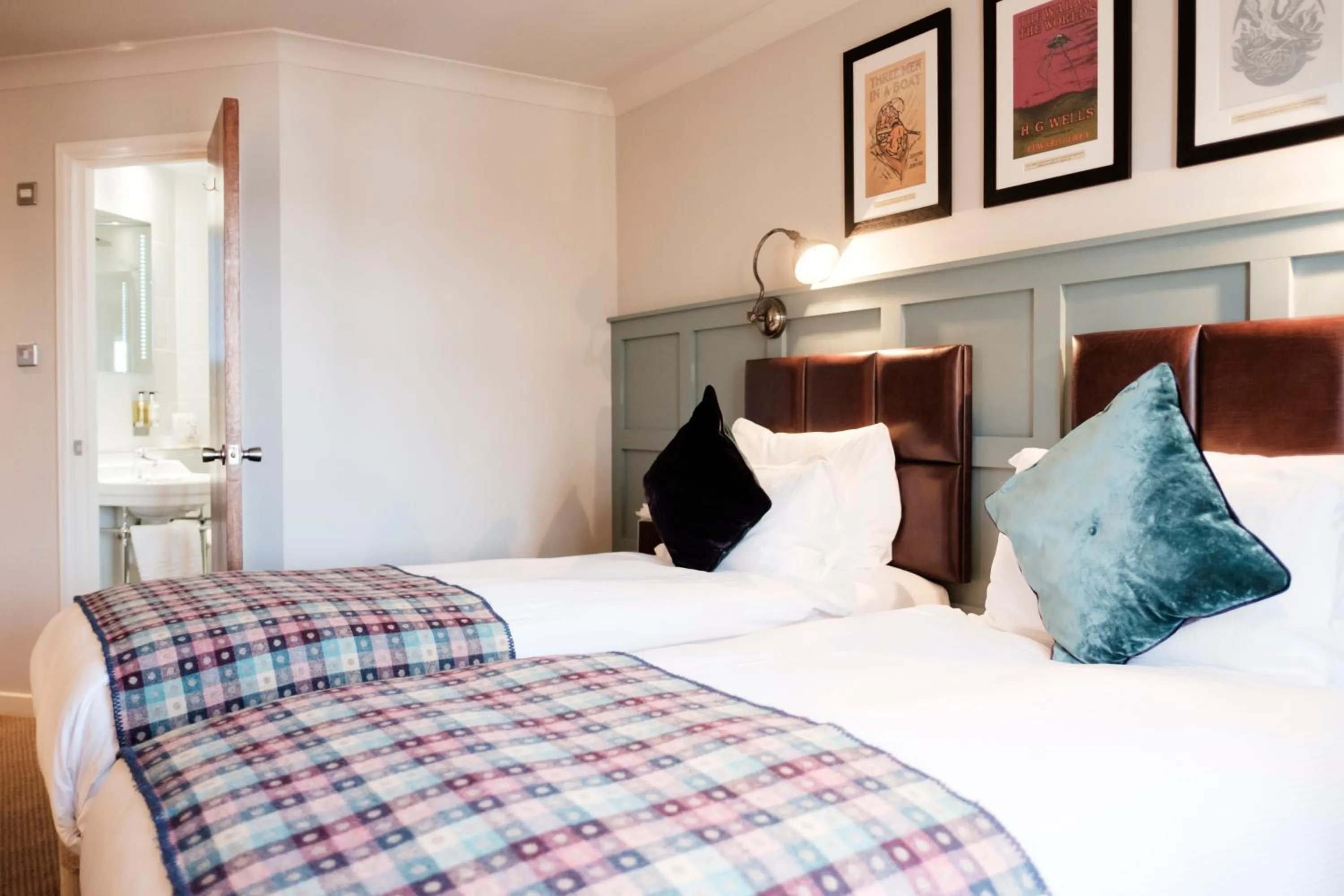 Photo of the whole room, Bed in The White Hart Hotel