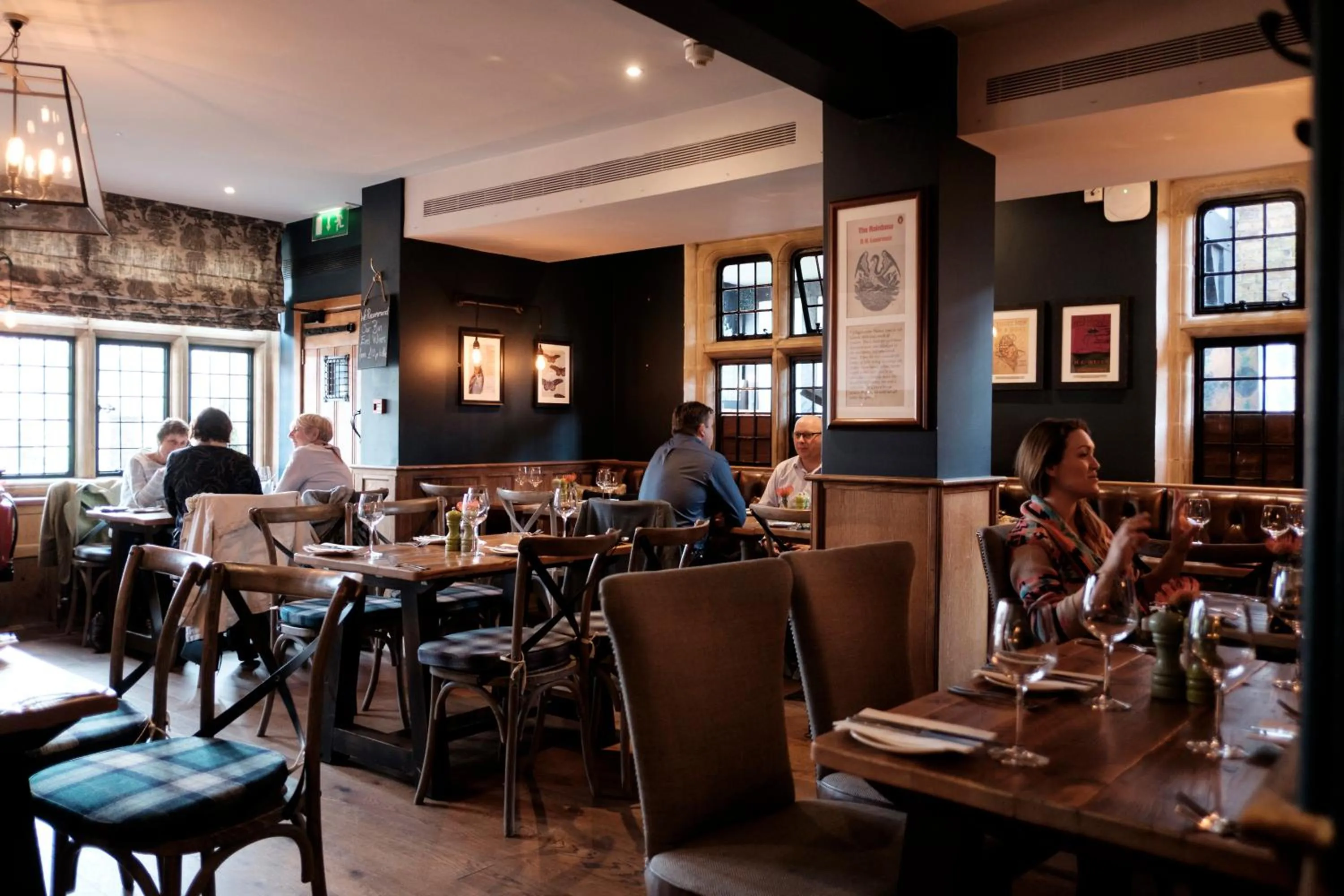 Restaurant/places to eat in The White Hart Hotel