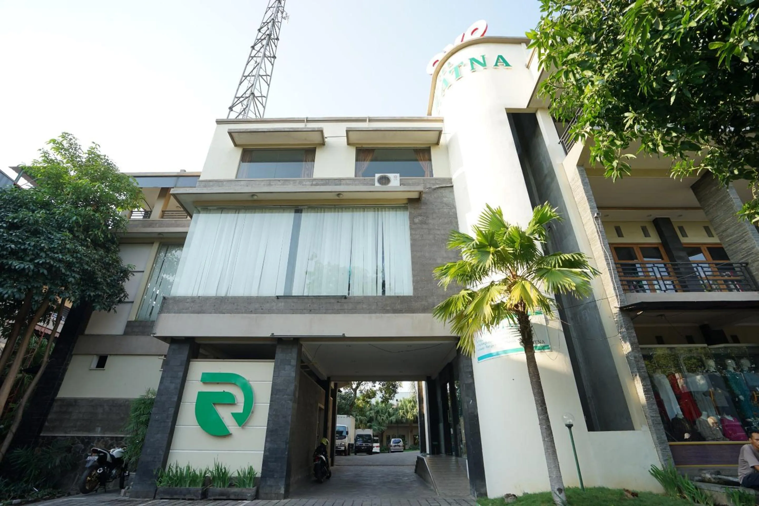 Facade/entrance in Capital O 1430 Hotel Ratna Syariah