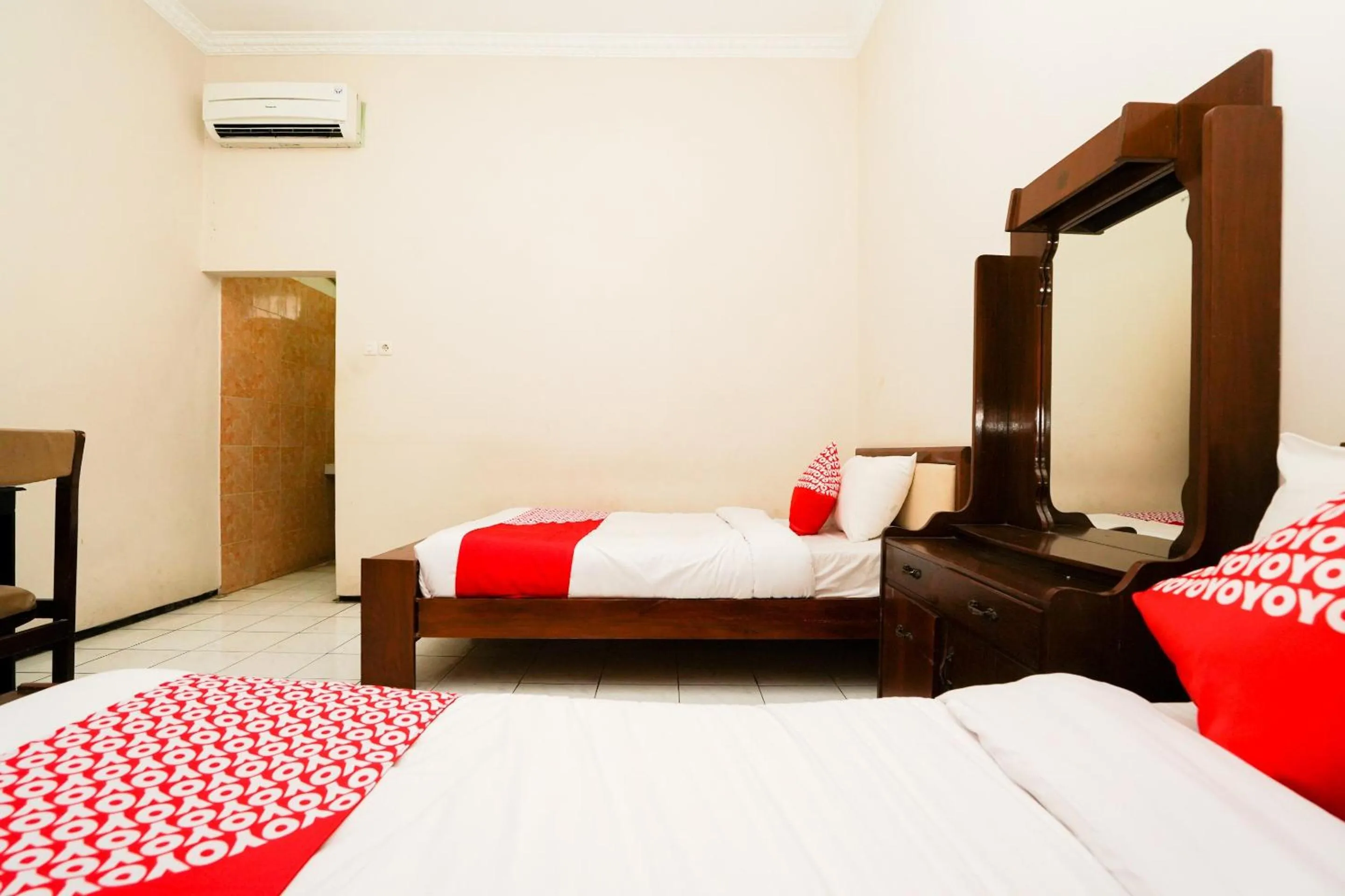 Bedroom, Bed in Capital O 1430 Hotel Ratna Syariah