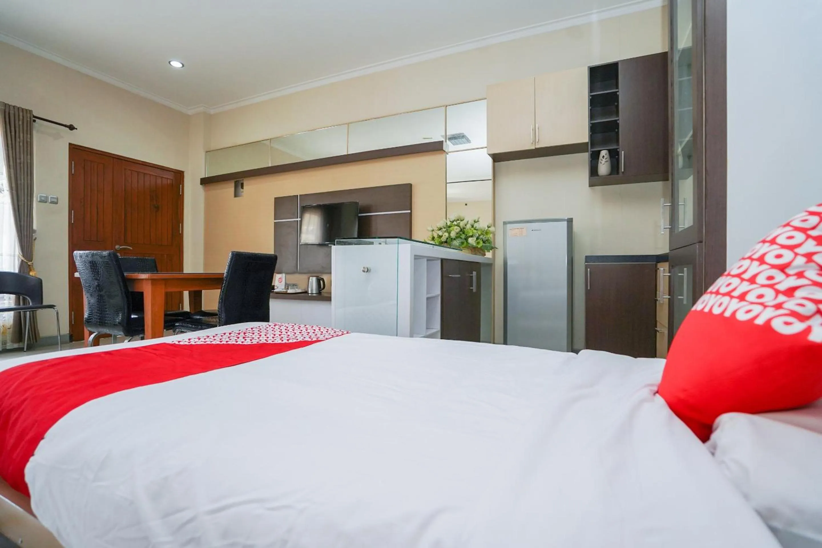 Bedroom, Bed in Capital O 1430 Hotel Ratna Syariah