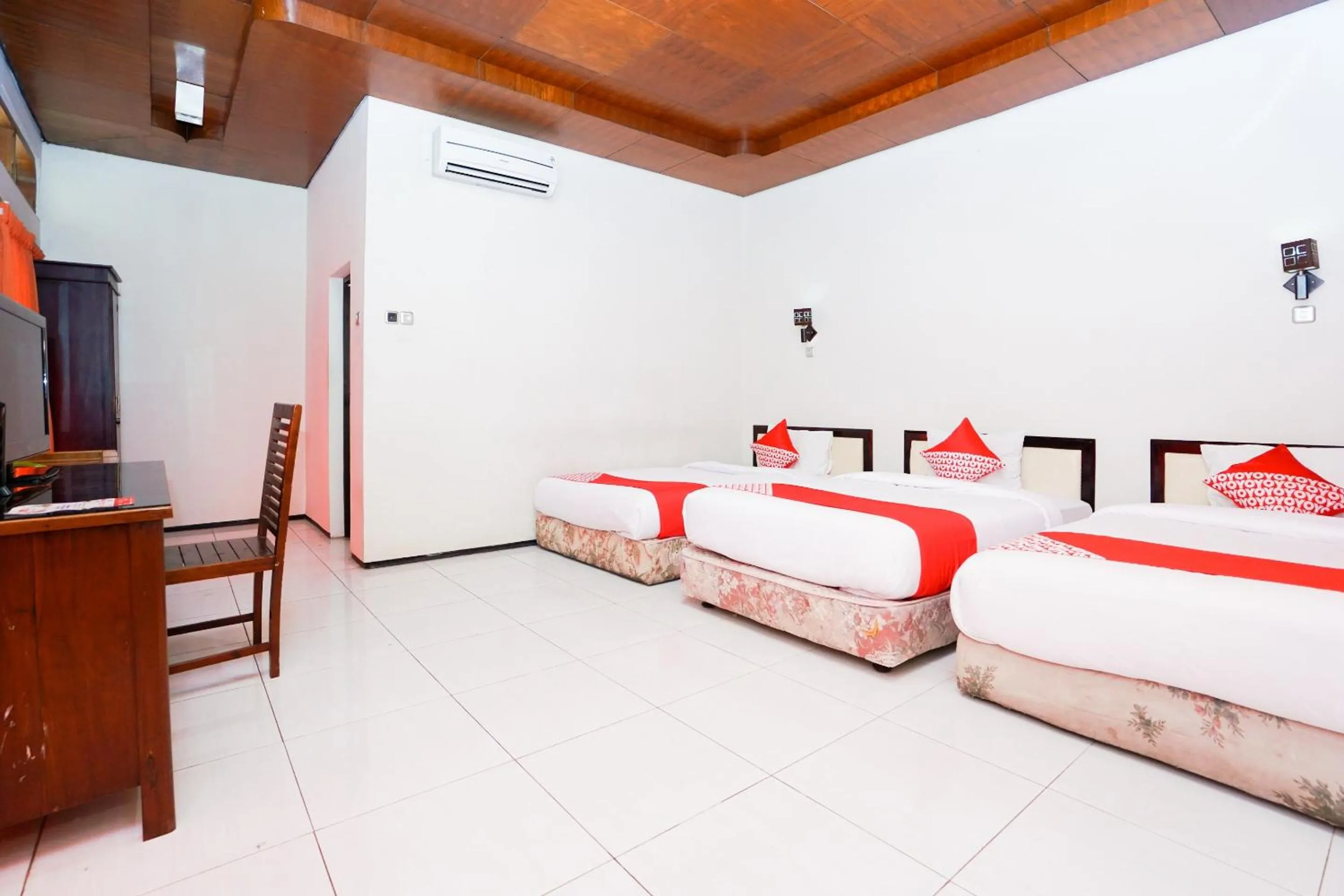 Bedroom, Bed in Capital O 1430 Hotel Ratna Syariah