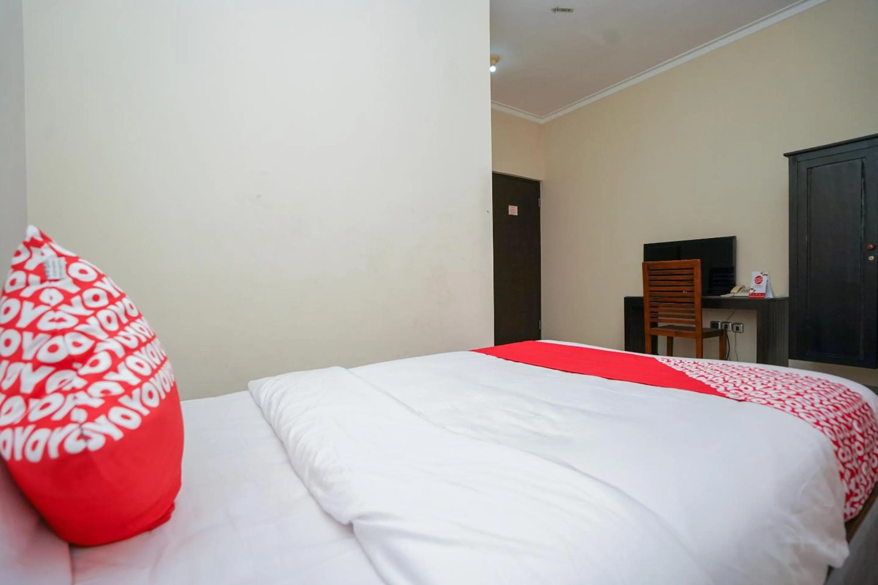 Bedroom, Bed in Capital O 1430 Hotel Ratna Syariah